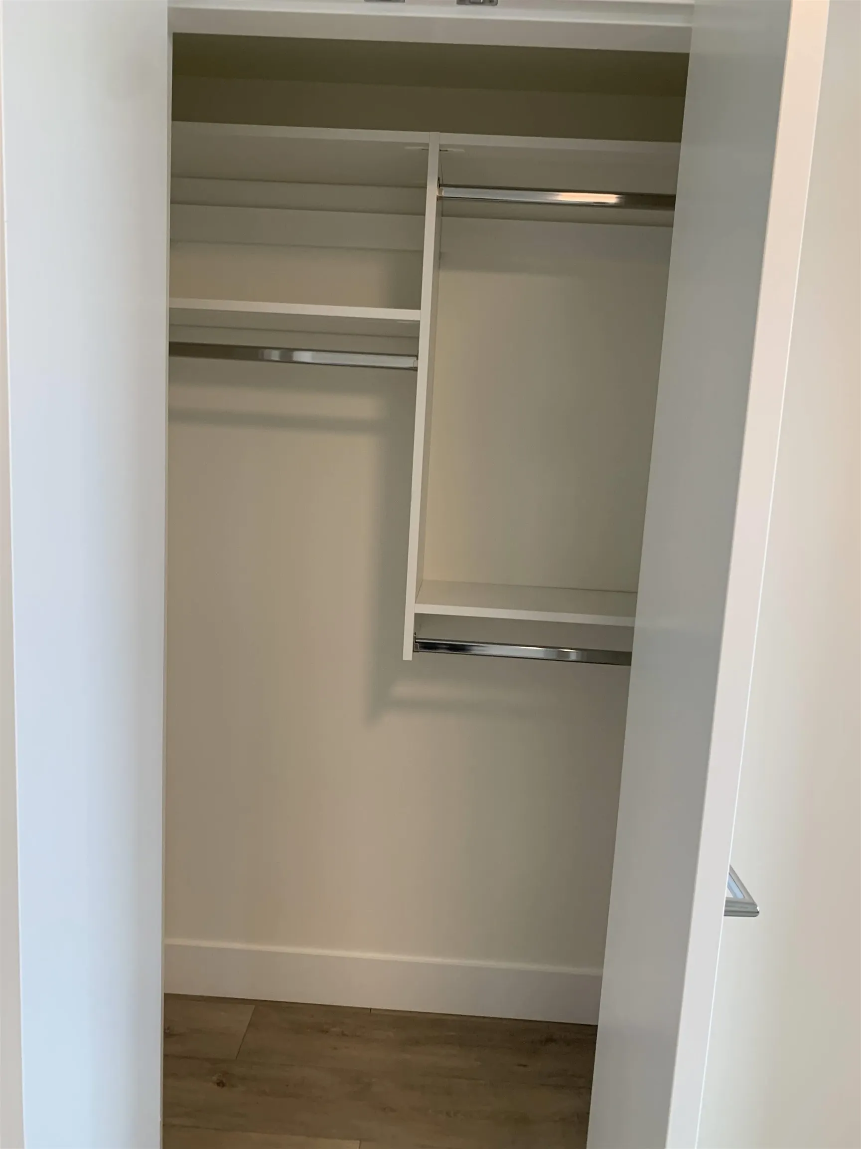 1806 10428 Whalley Boulevard