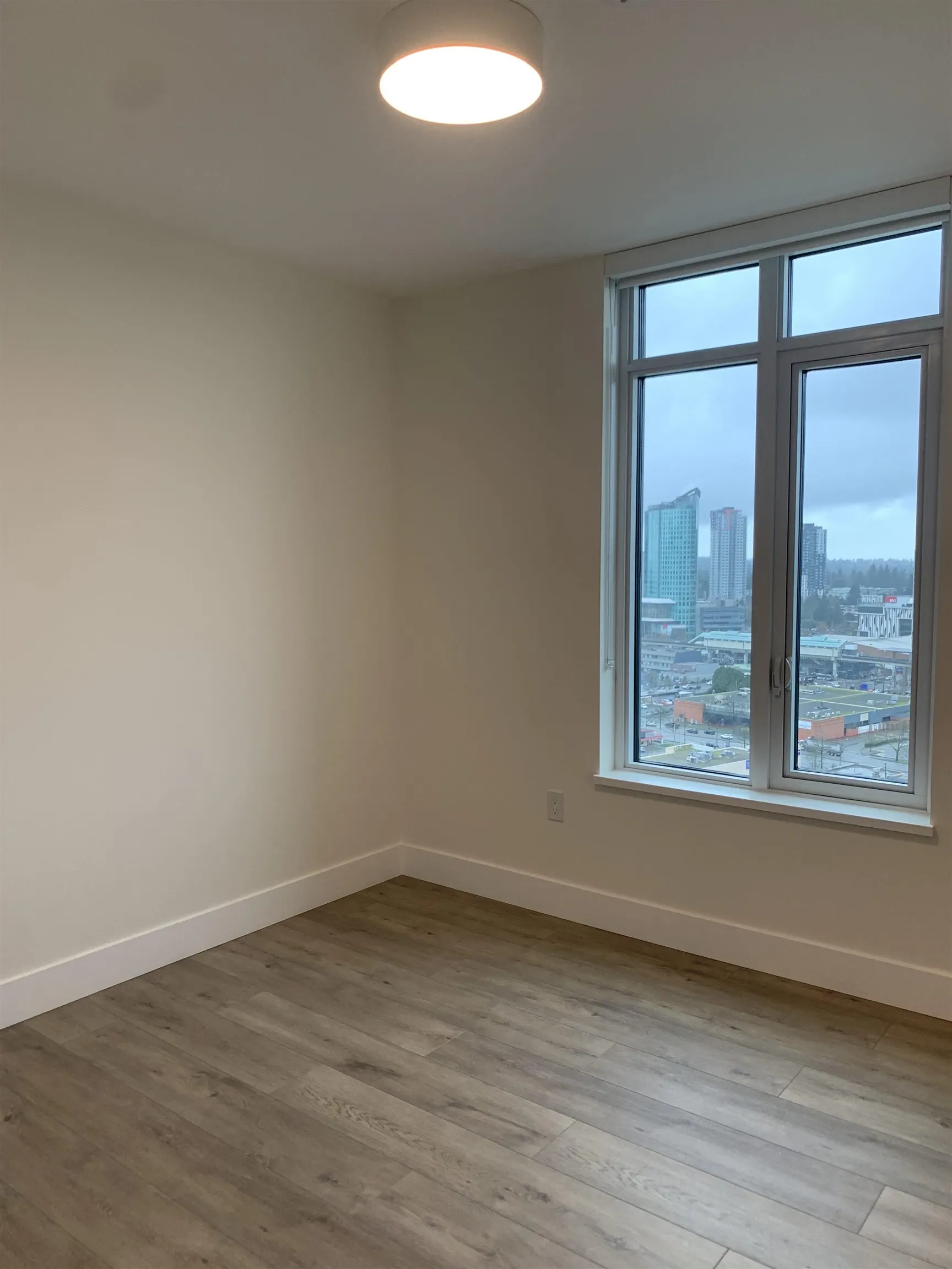 1806 10428 Whalley Boulevard