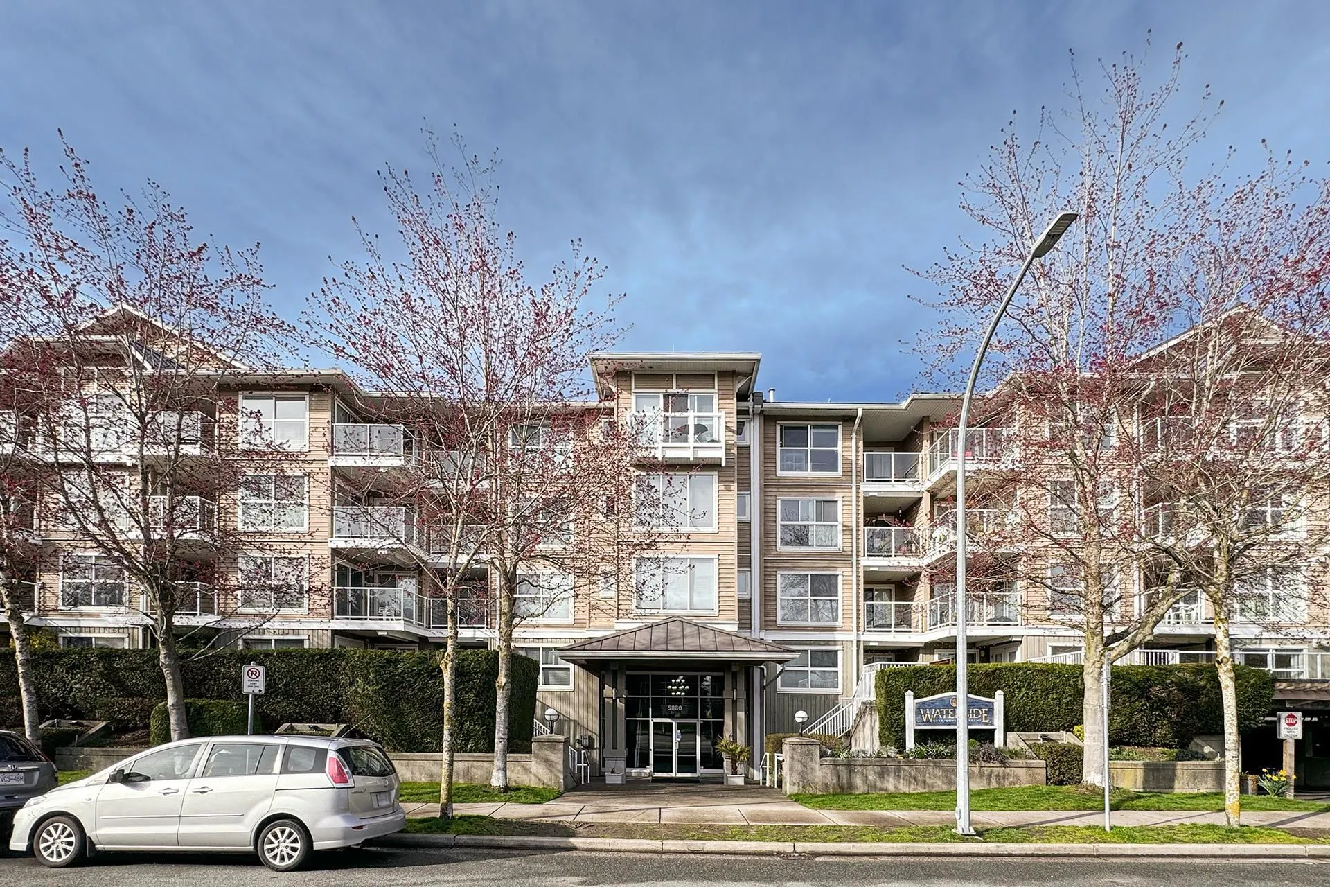 219 5880 Dover Crescent