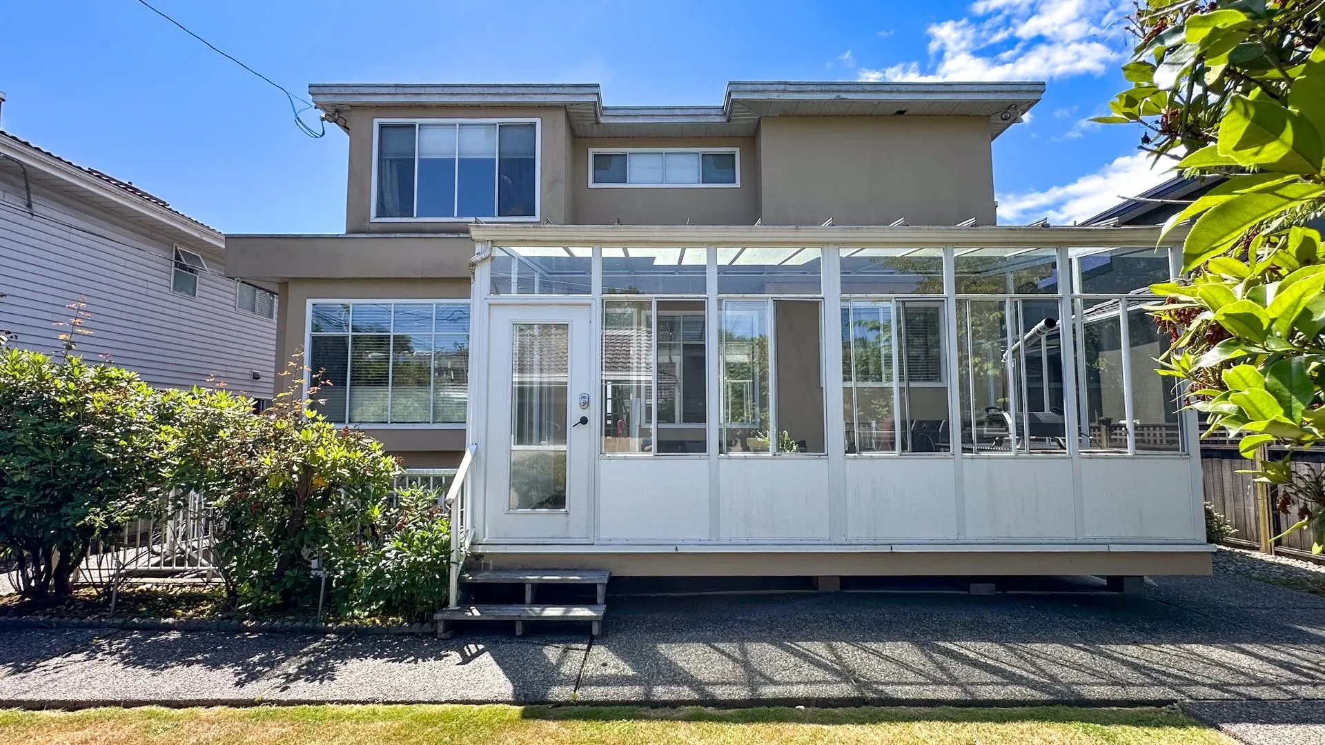 2137 W 20th Avenue