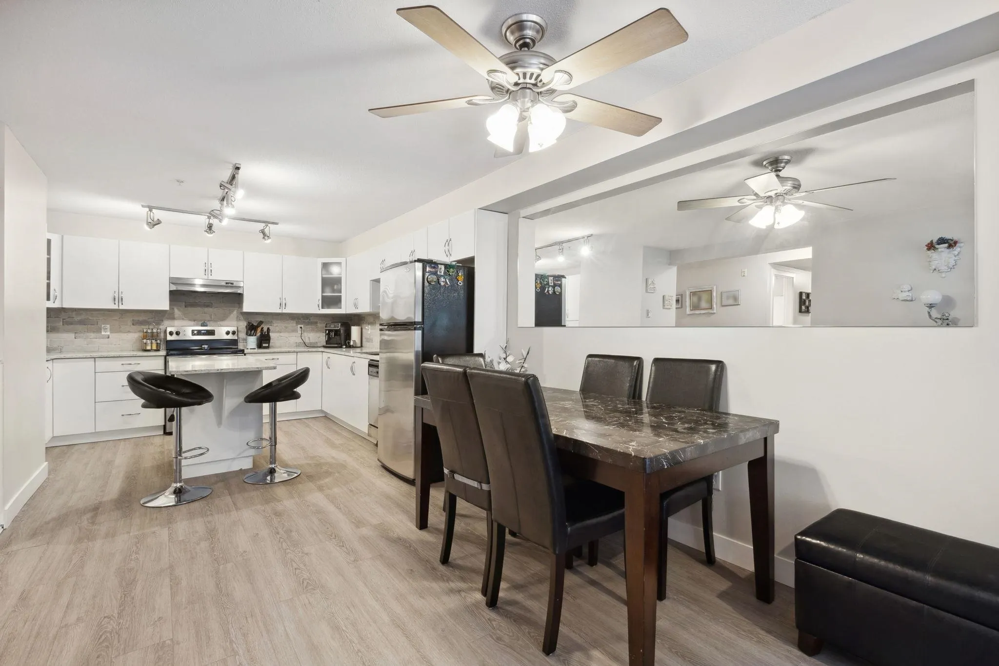 310 160 Shoreline Circle
