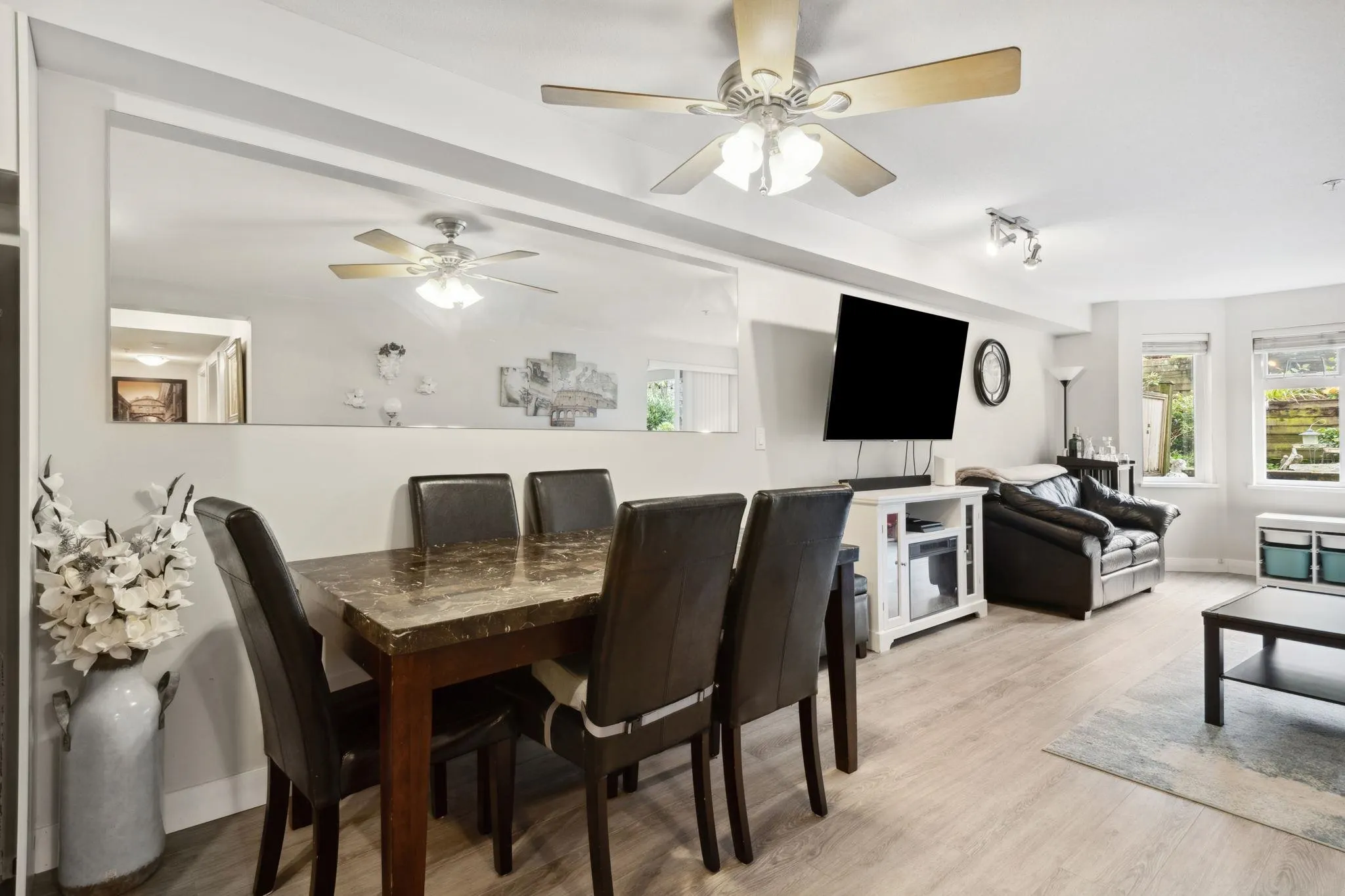 310 160 Shoreline Circle