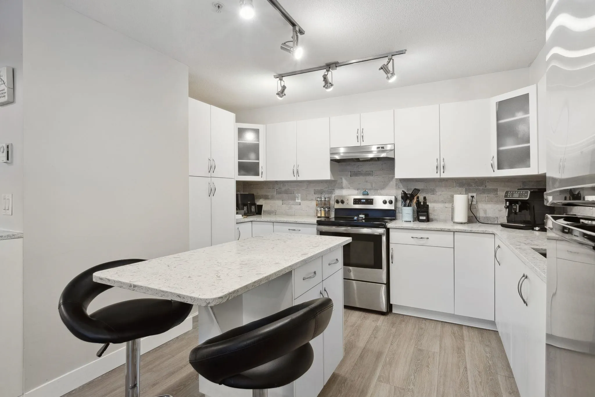 310 160 Shoreline Circle