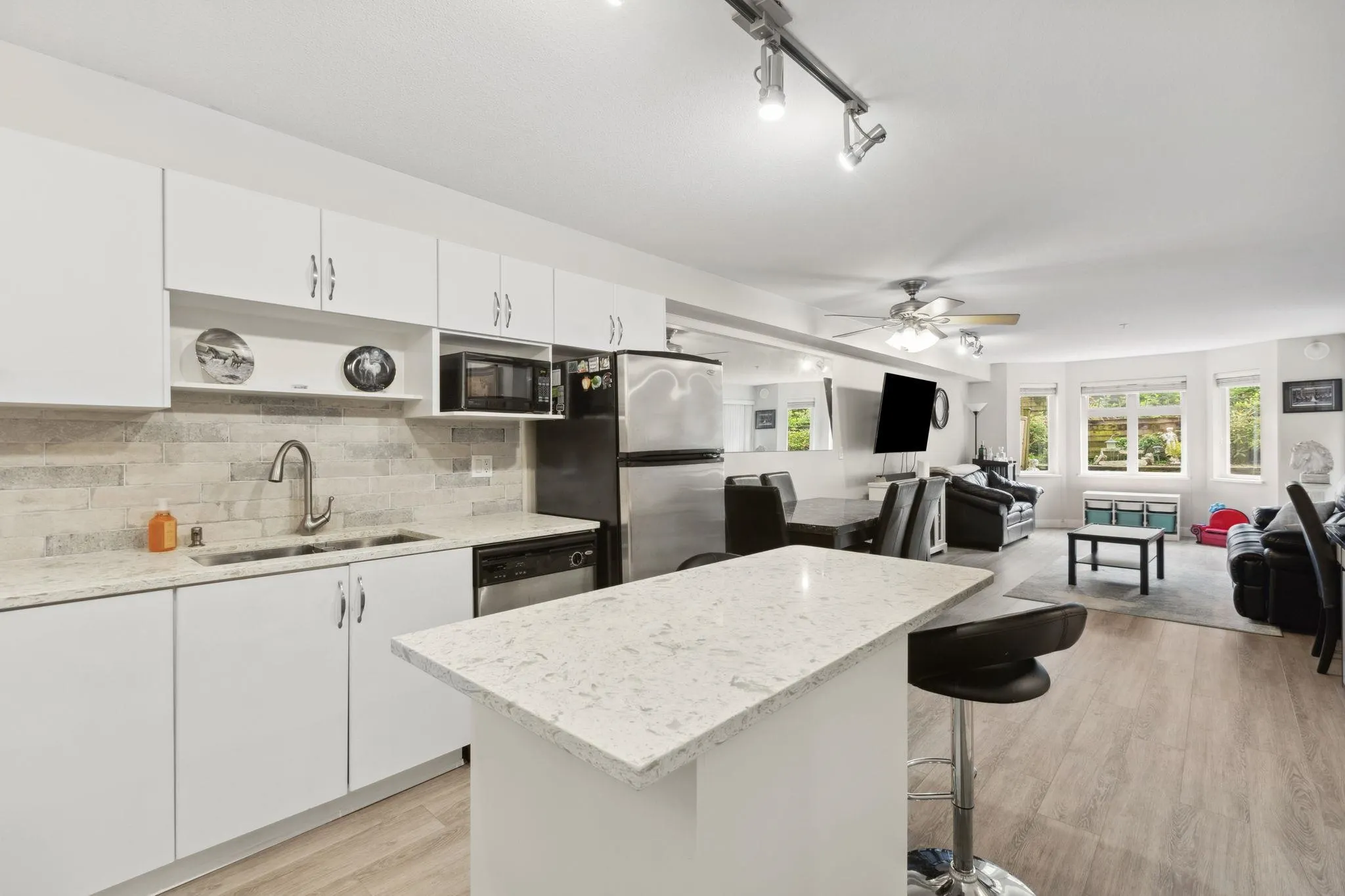 310 160 Shoreline Circle