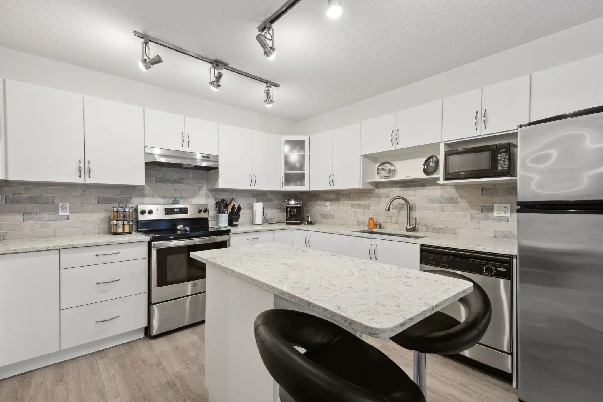310 160 Shoreline Circle
