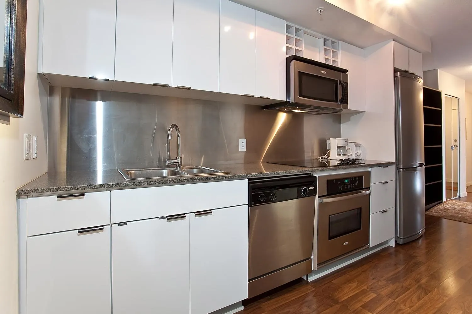 501 233 Robson Street