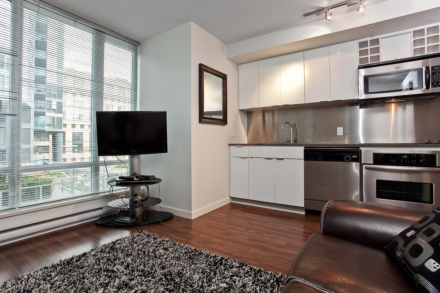 501 233 Robson Street