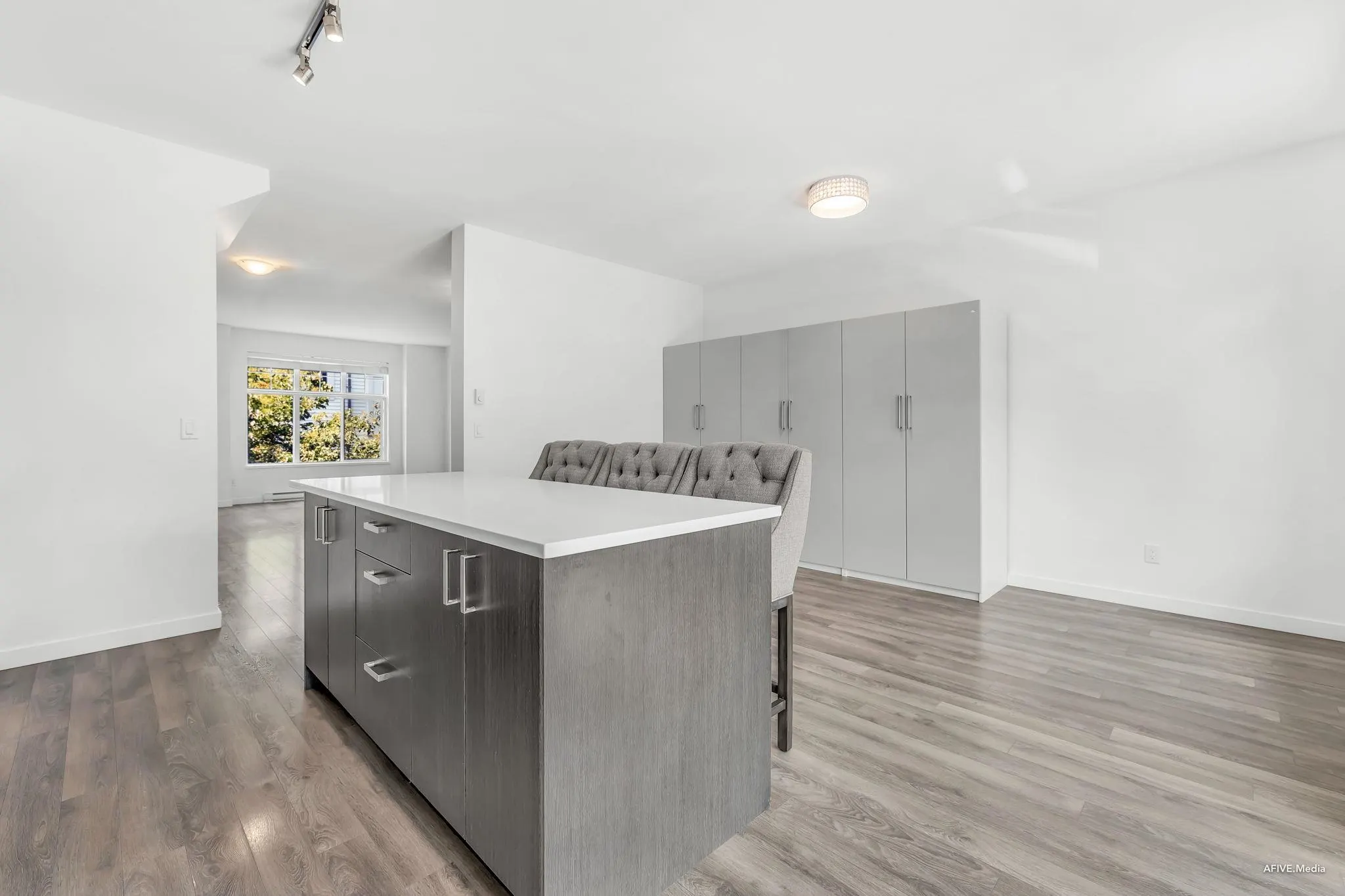 3 10433 158 Street