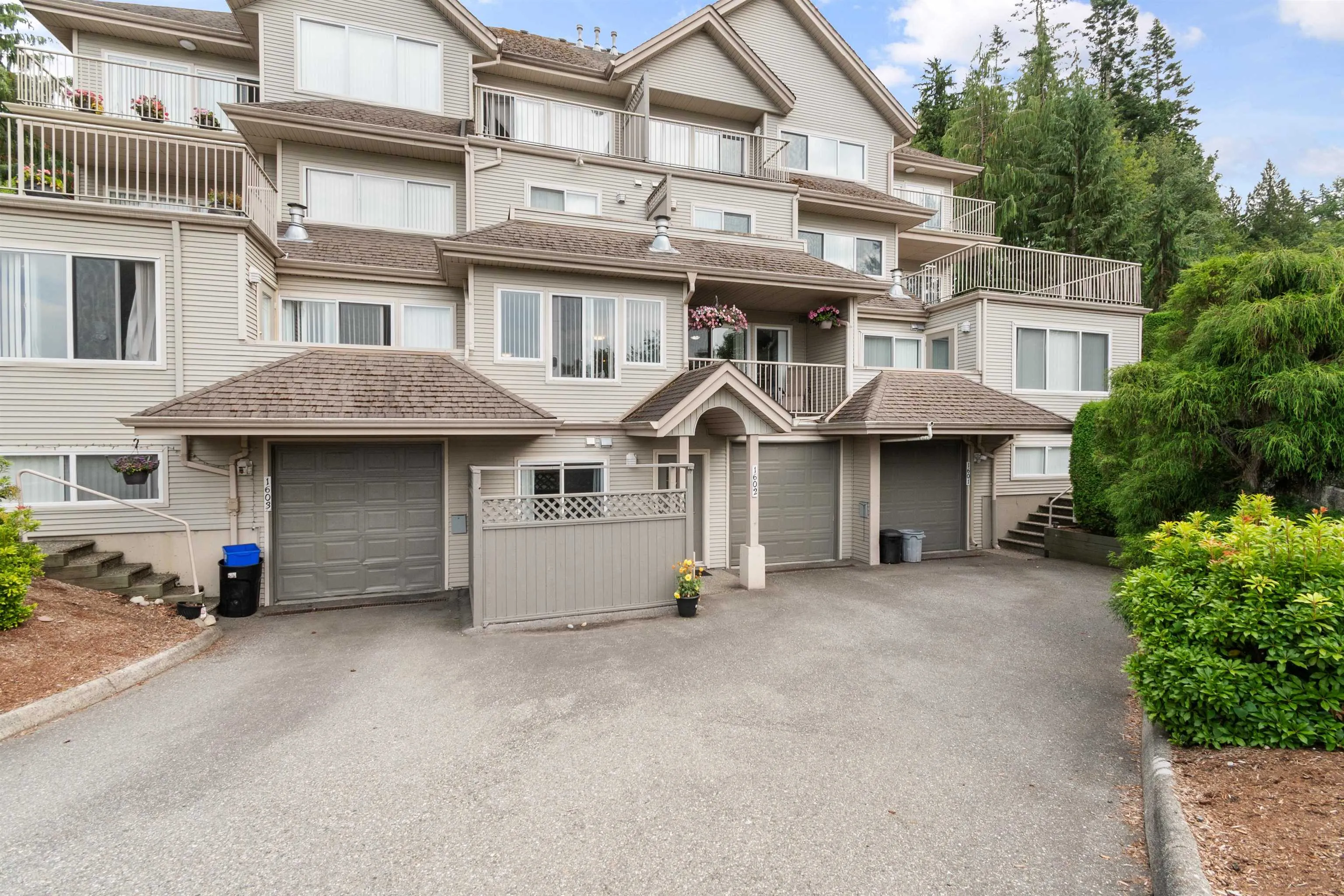 1602 5260 Goldspring Place