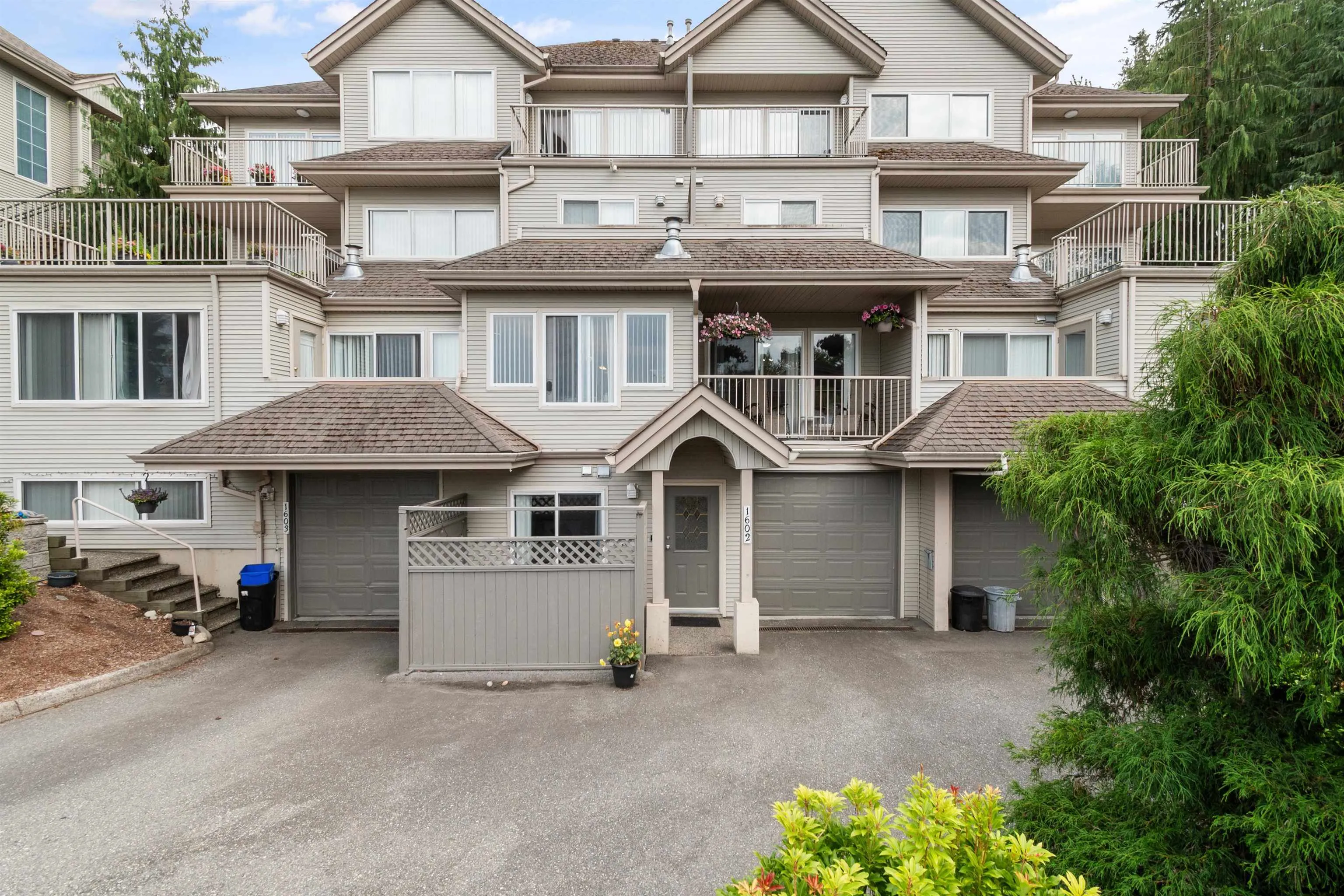 1602 5260 Goldspring Place
