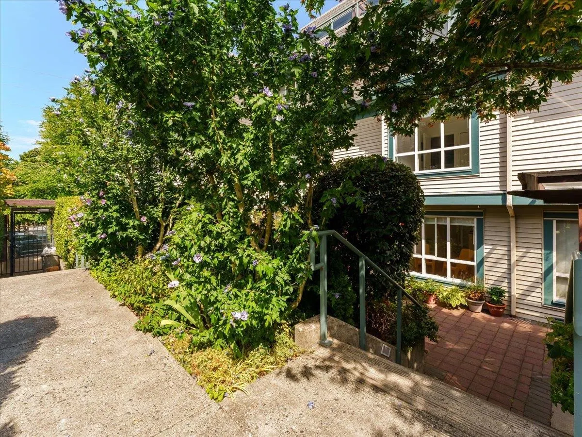 12 288 St. Davids Avenue