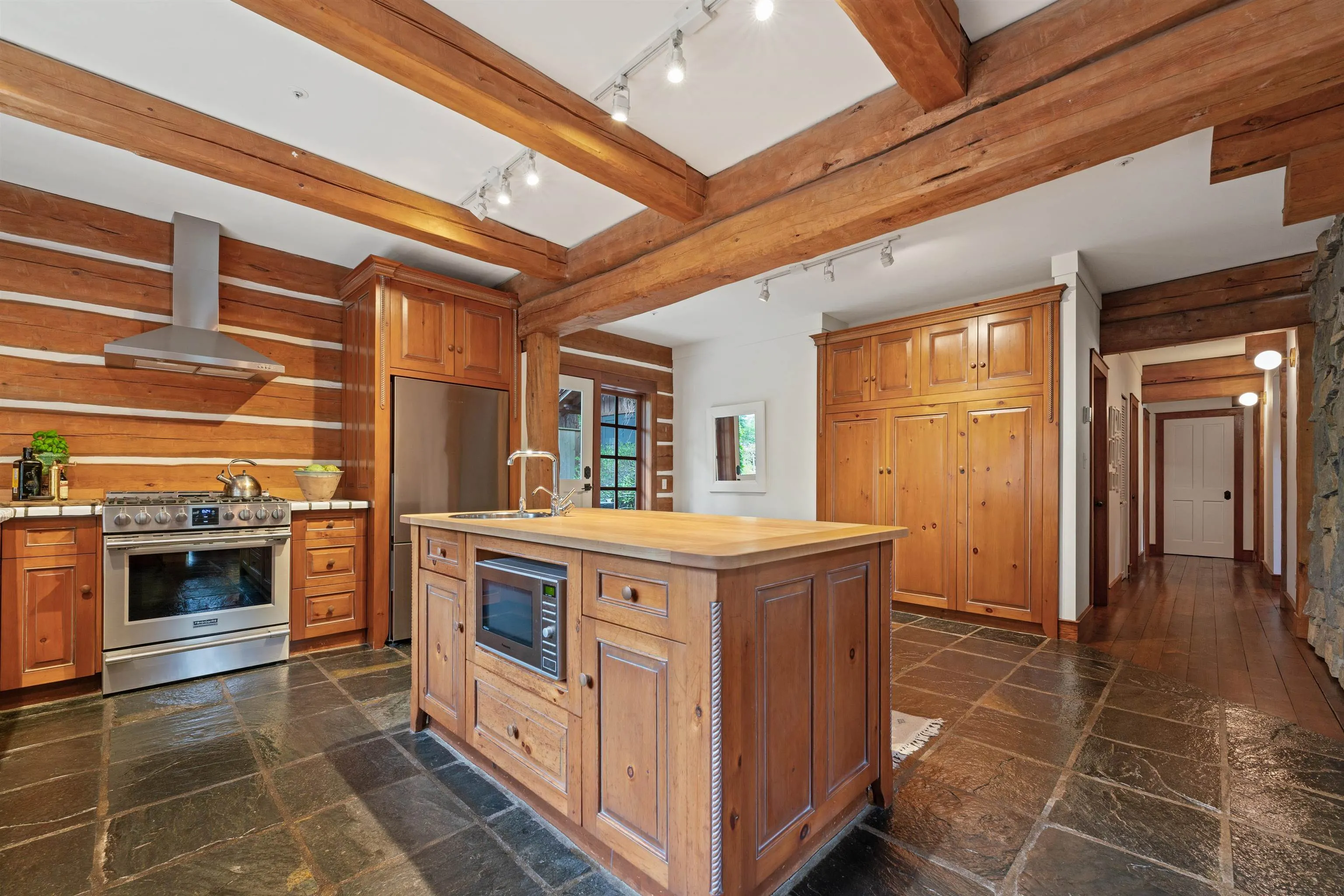 5851 Eagle Island