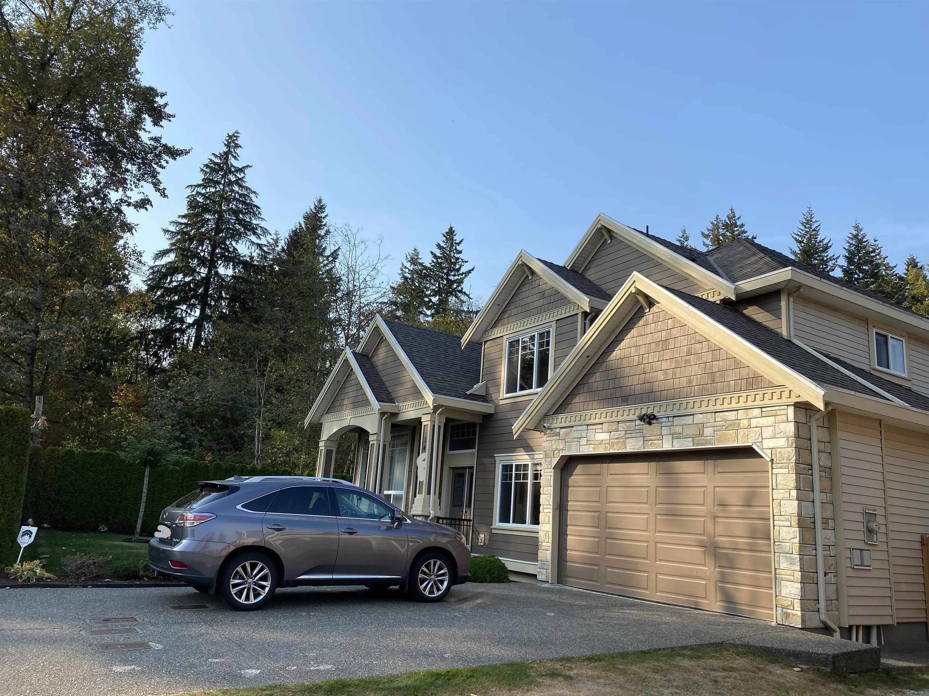 2 Bed Suite 14611 111a Avenue