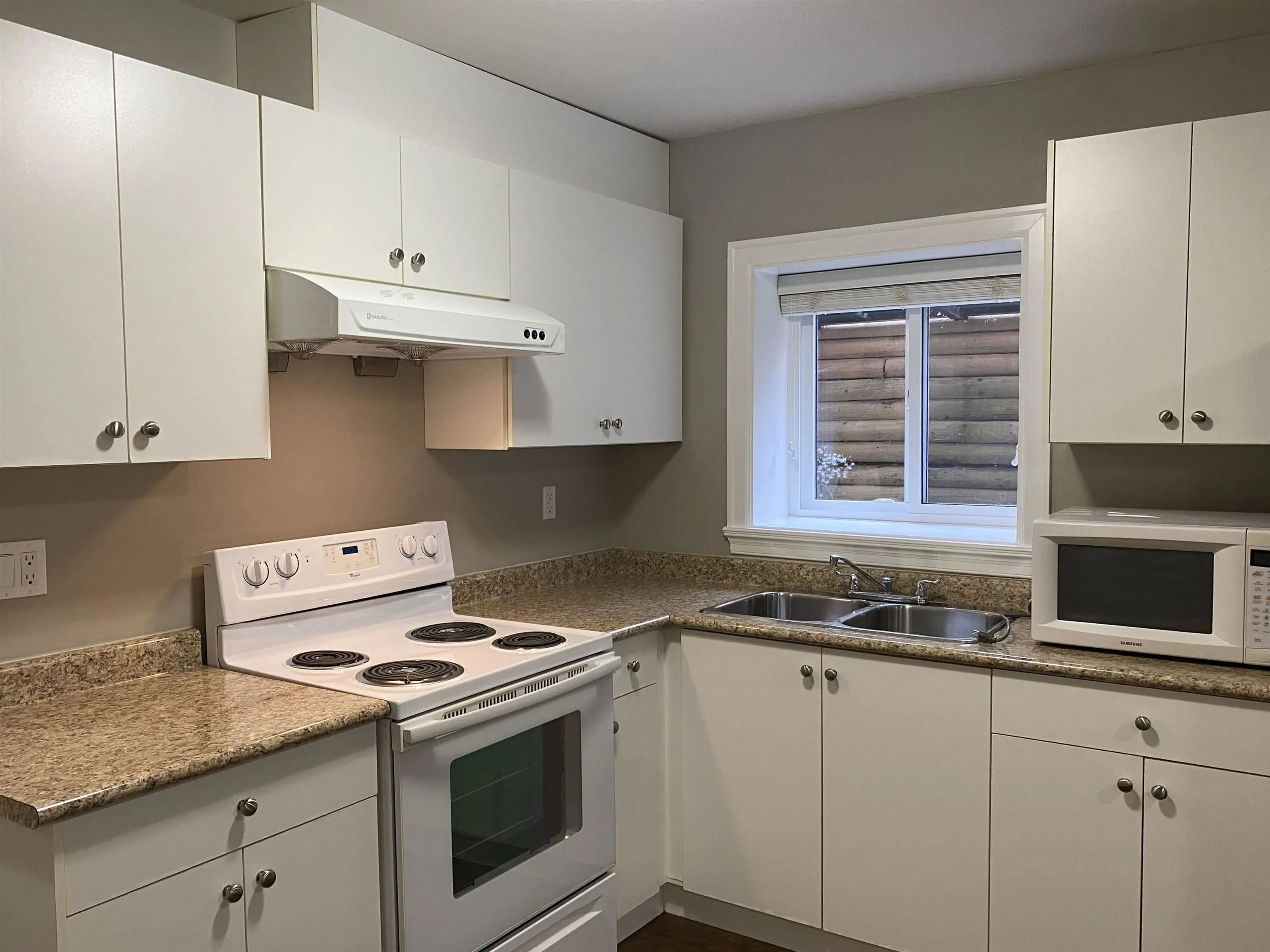 2 Bed Suite 14611 111a Avenue