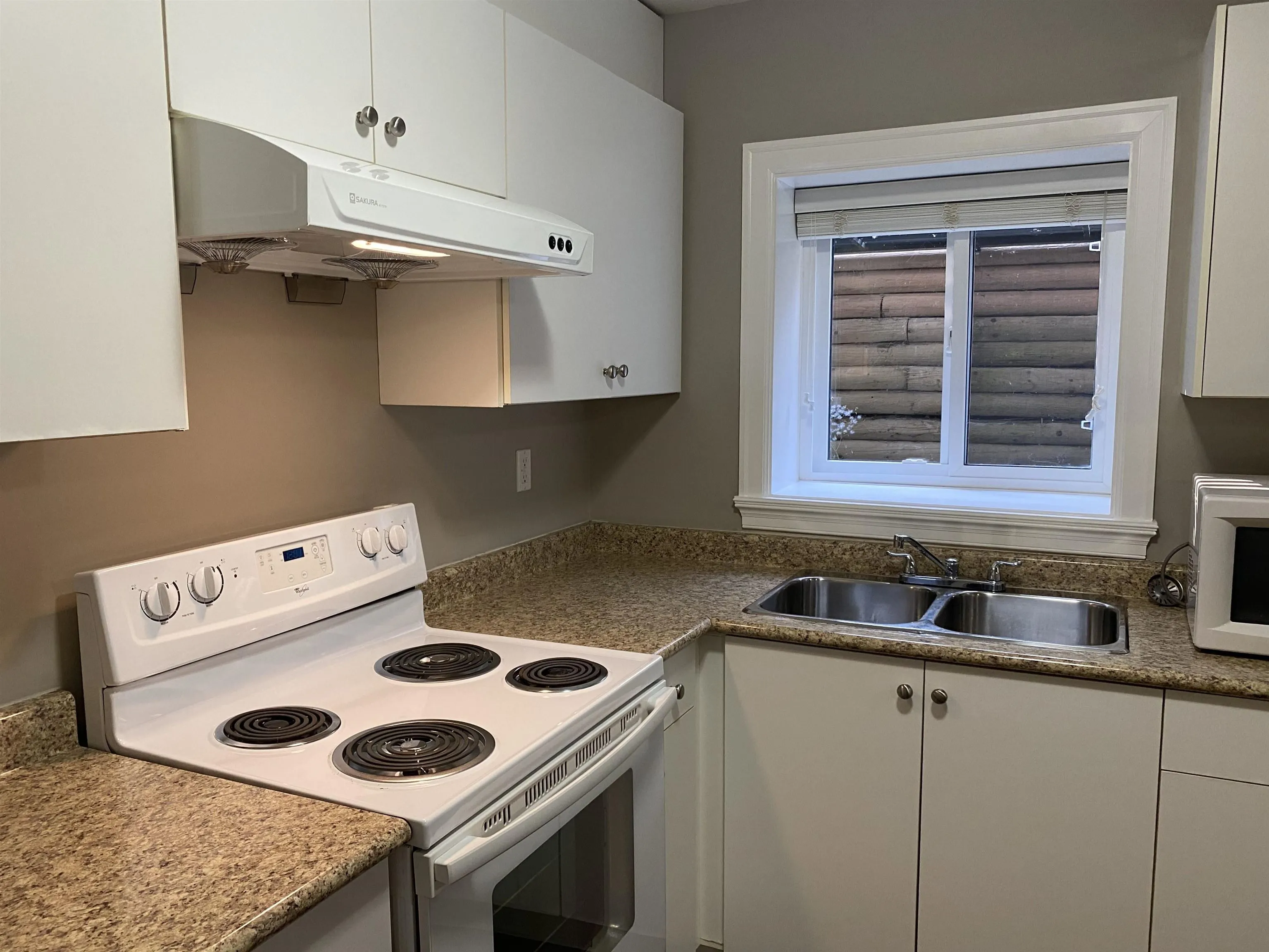 2 Bed Suite 14611 111a Avenue