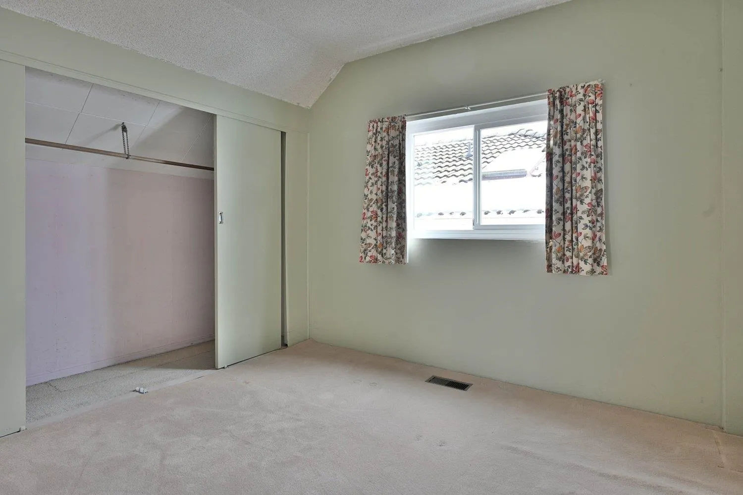 2720 W 24th Avenue