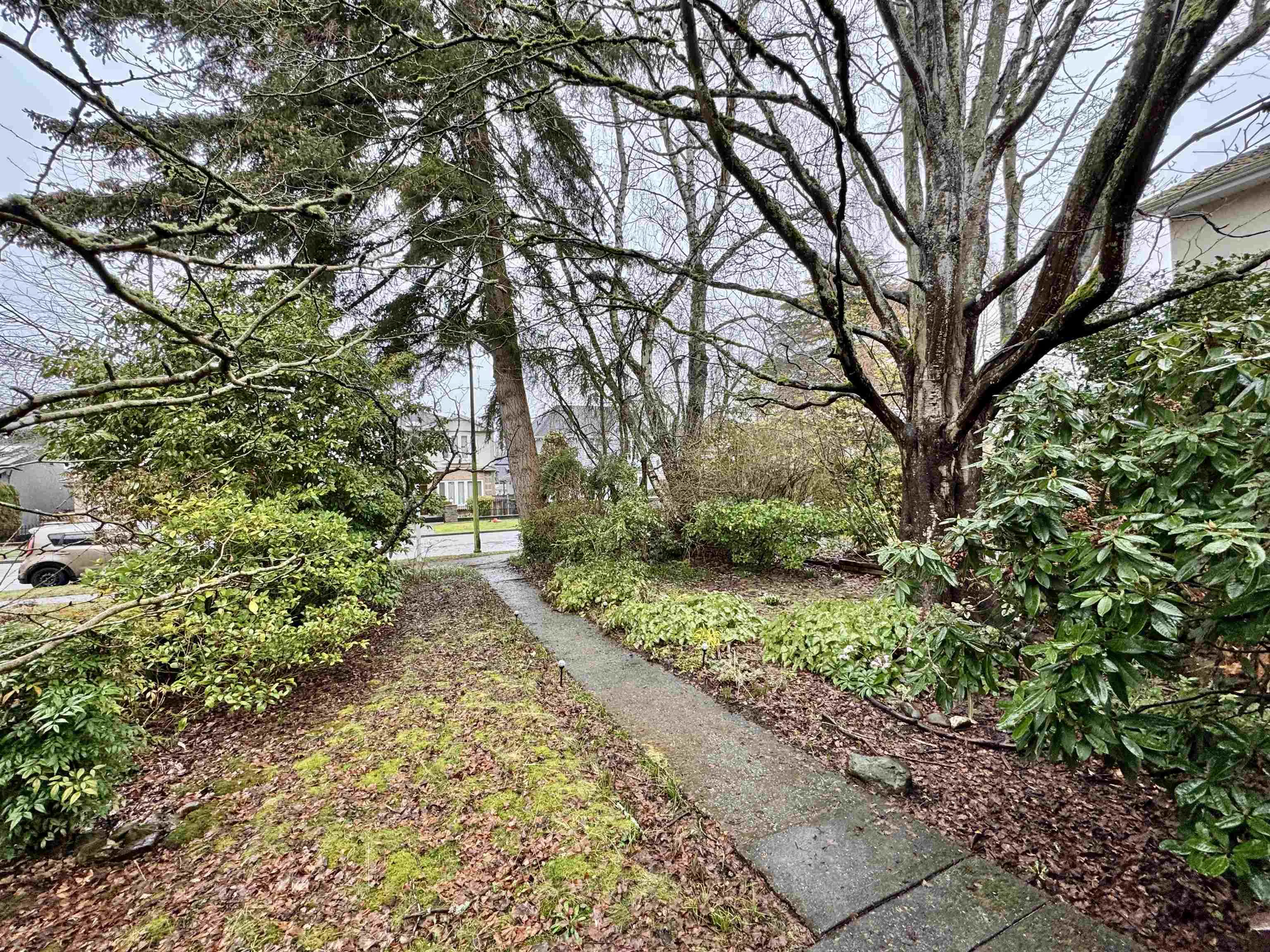 2720 W 24th Avenue