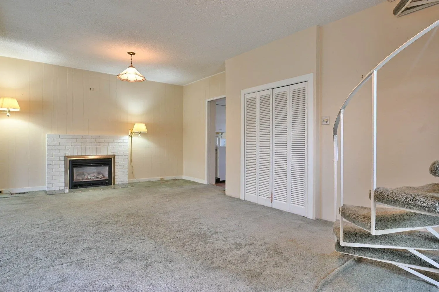 2720 W 24th Avenue