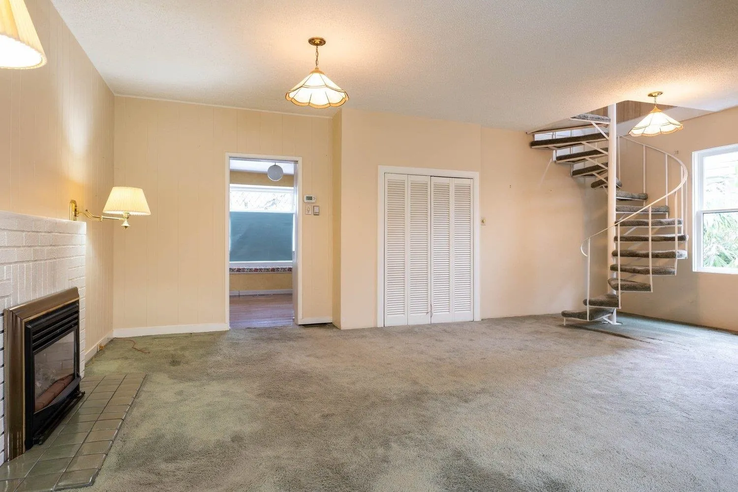 2720 W 24th Avenue
