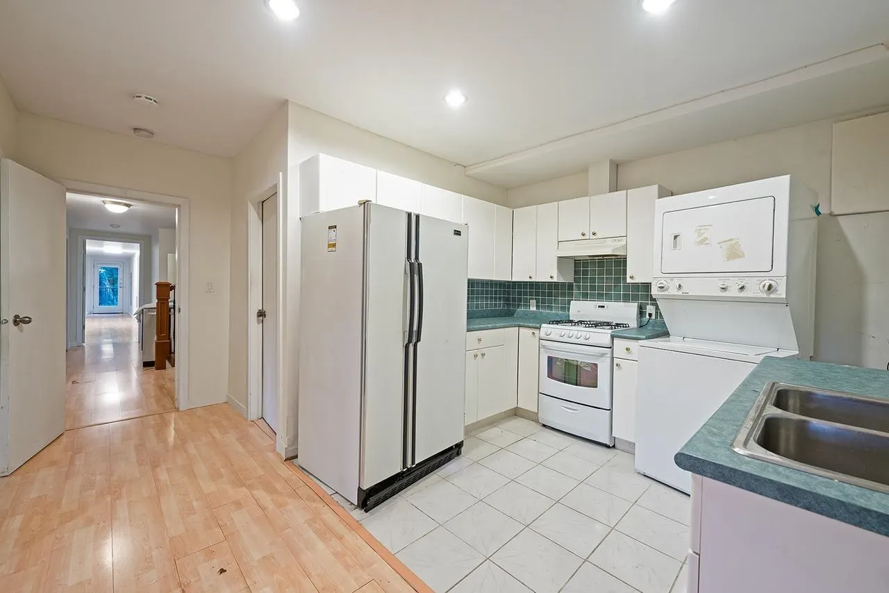1130 Groveland Court