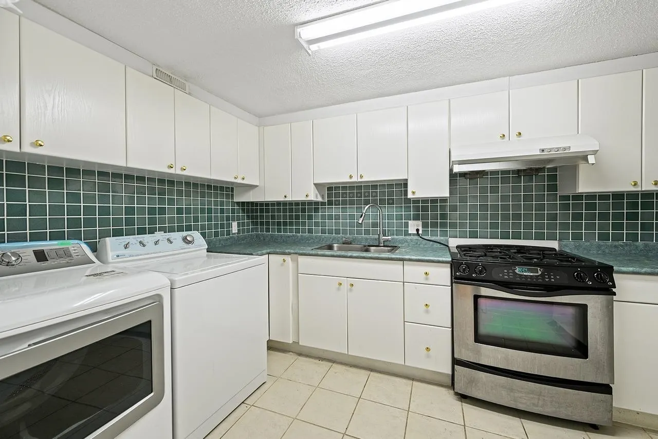 1130 Groveland Court