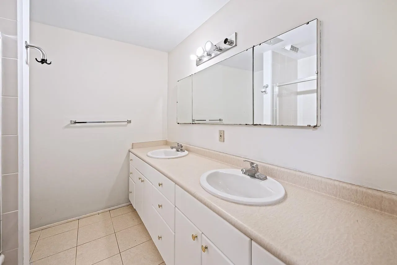 1130 Groveland Court
