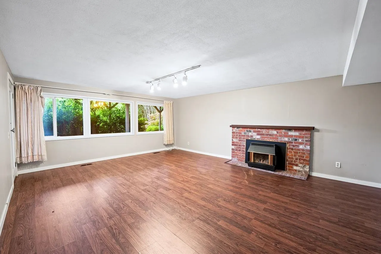 1130 Groveland Court