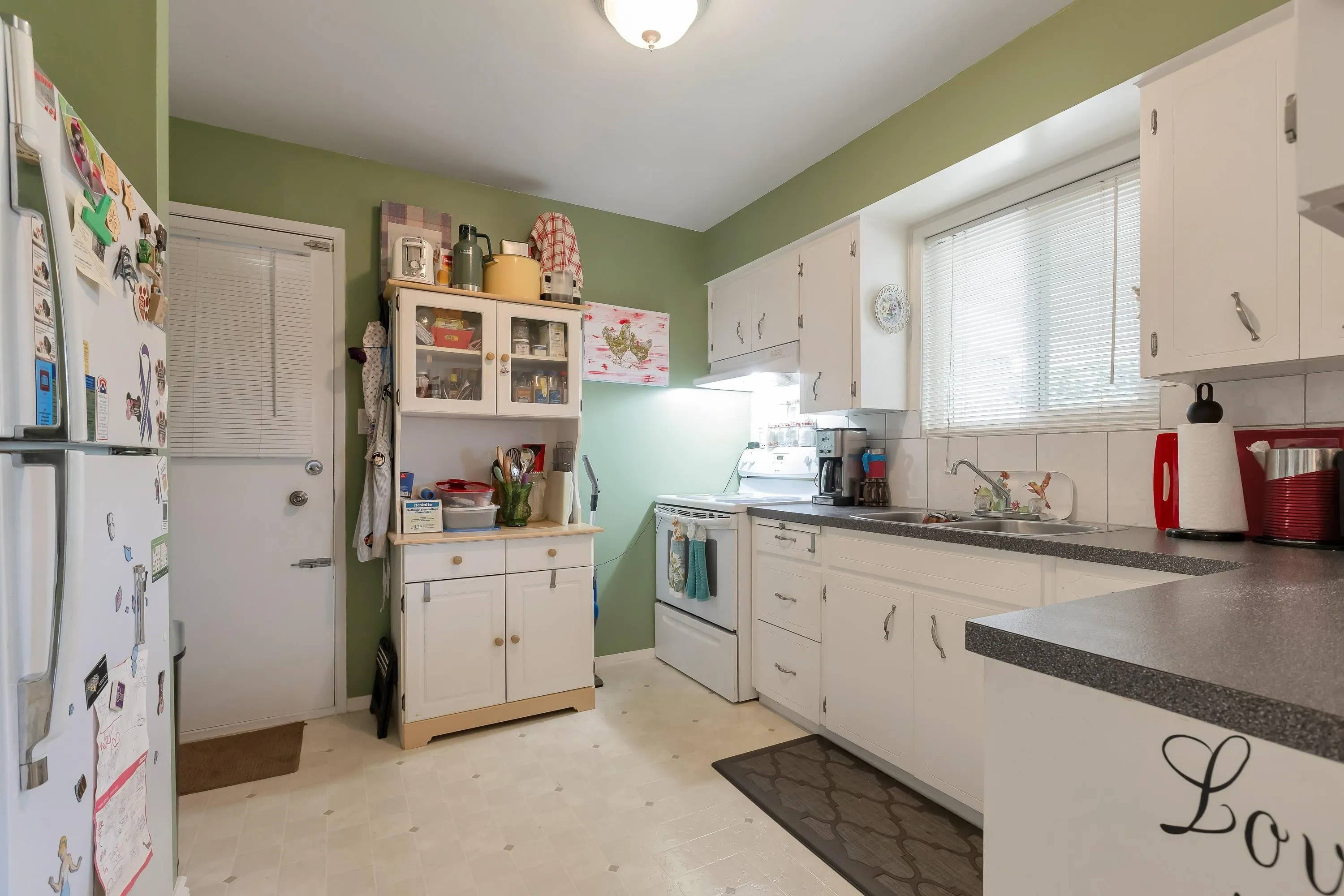 2136 Sherwood Crescent