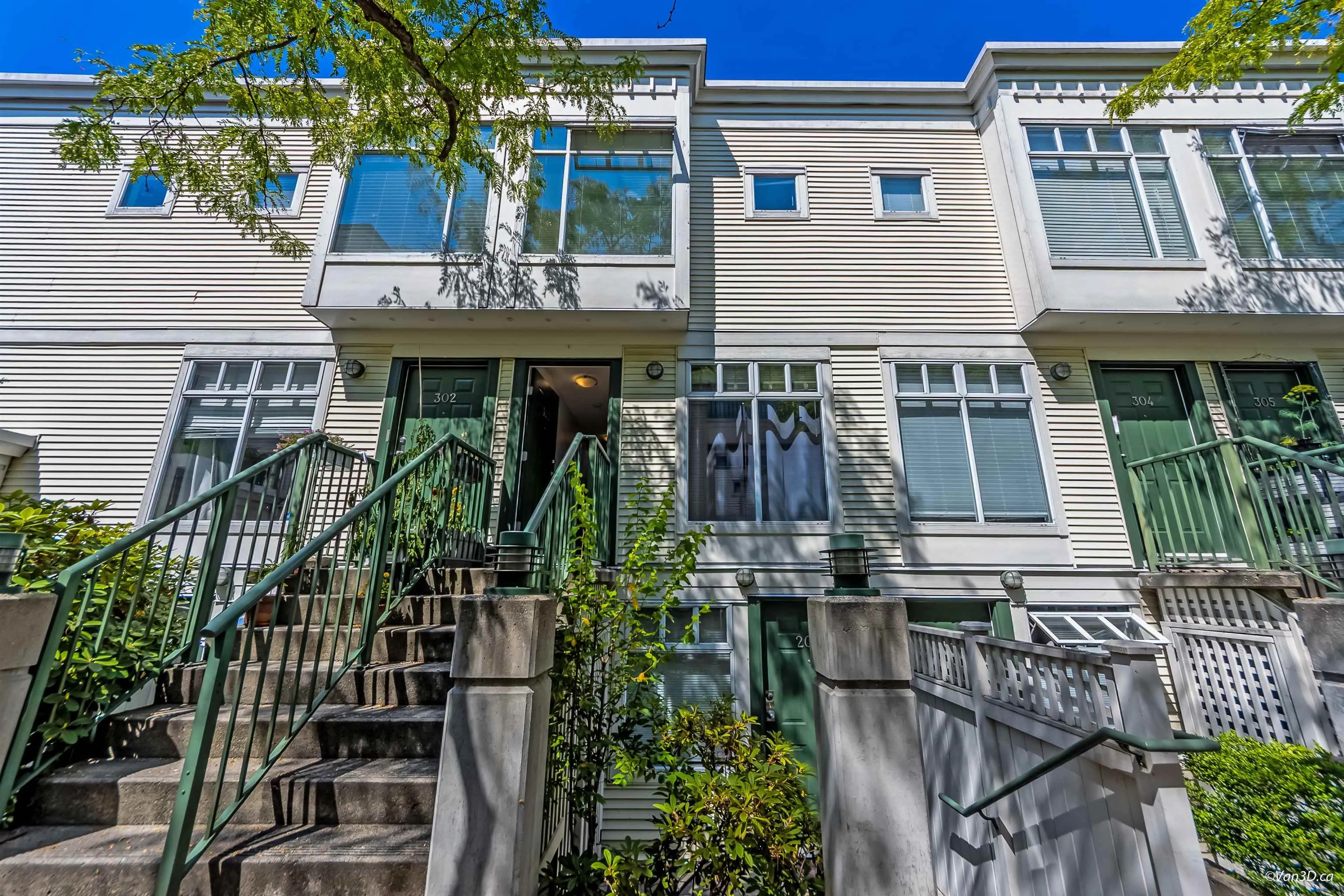 303 3727 W 10th Avenue