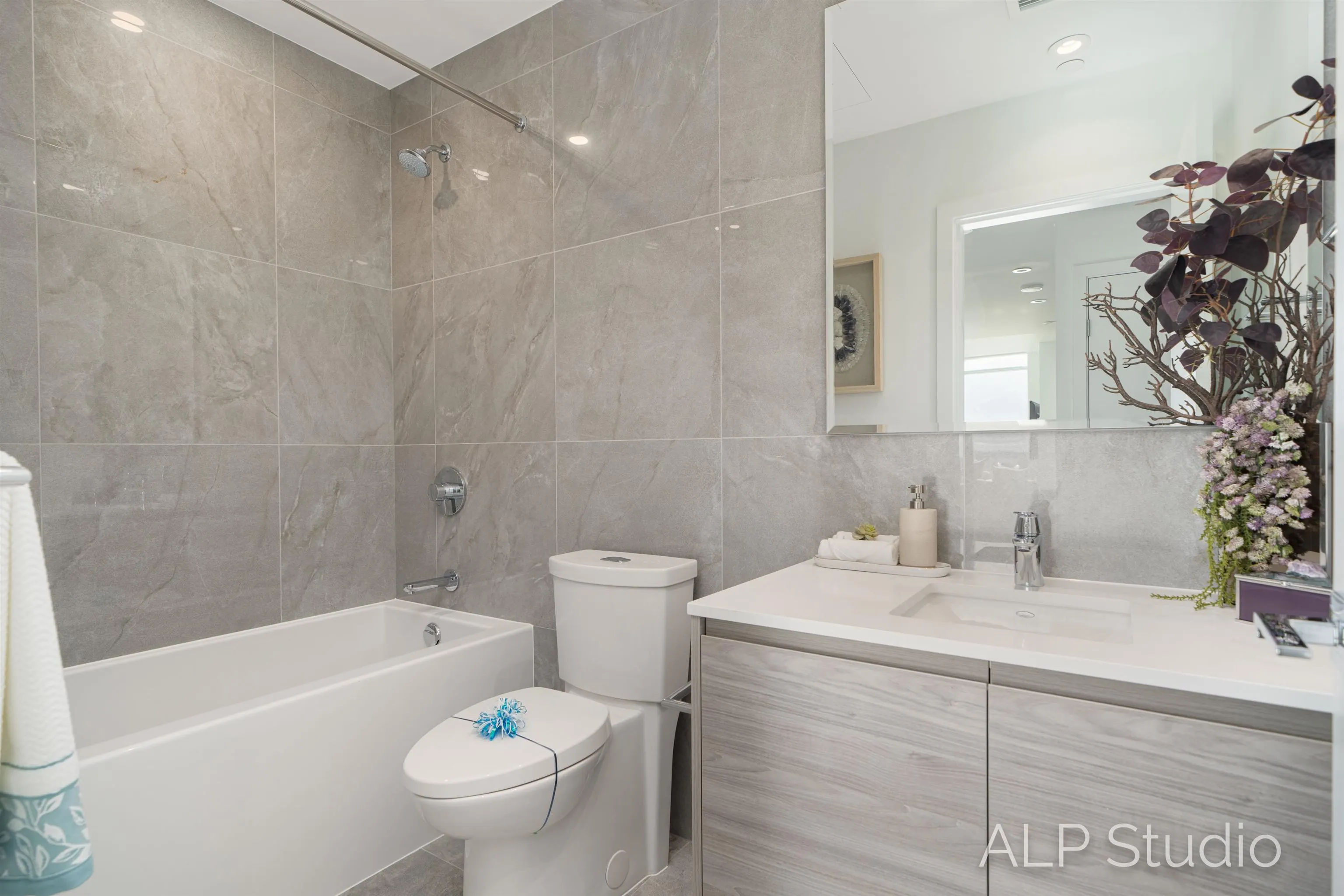 3708 680 Quayside Drive