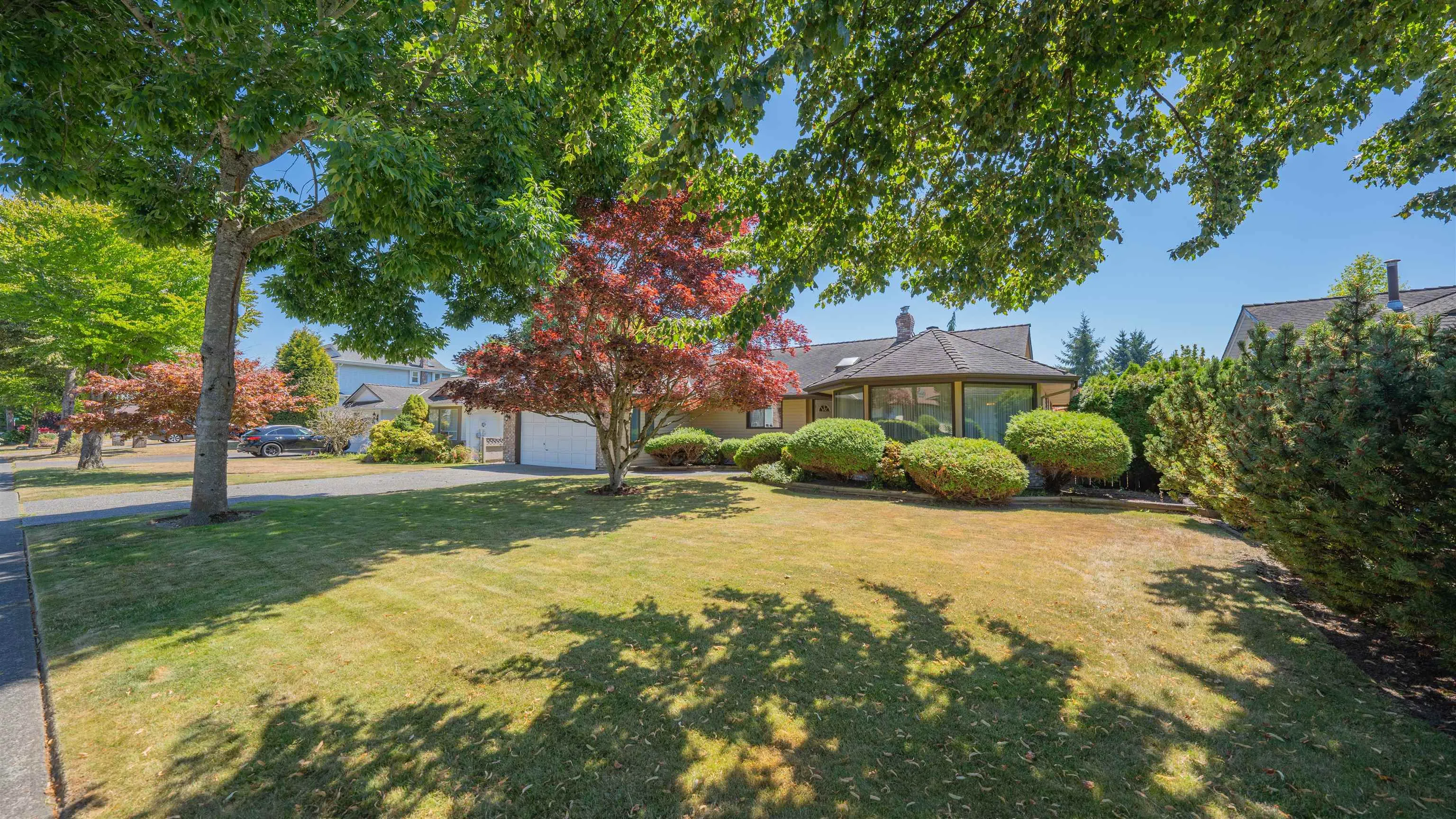 14076 19a Avenue