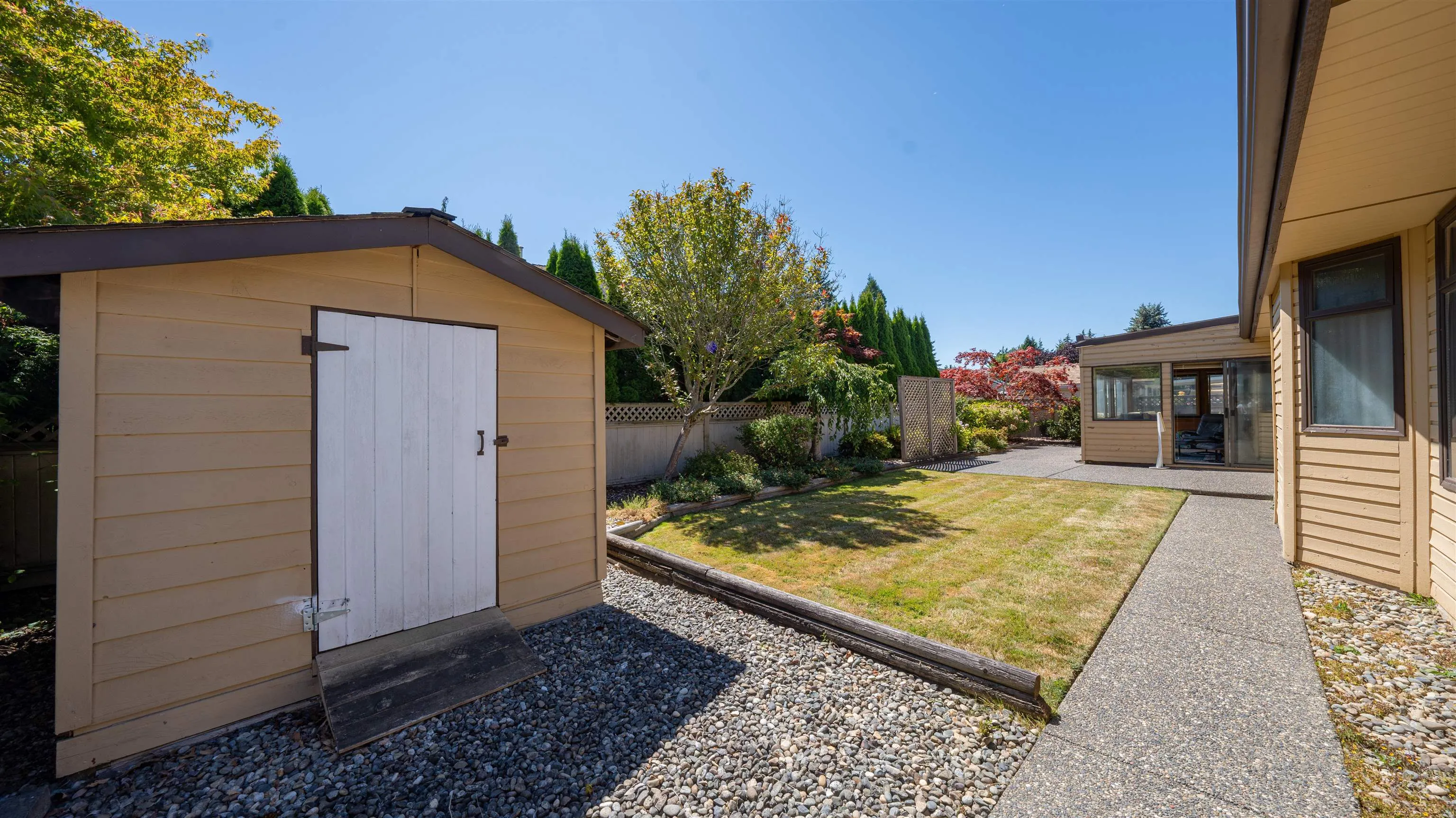 14076 19a Avenue