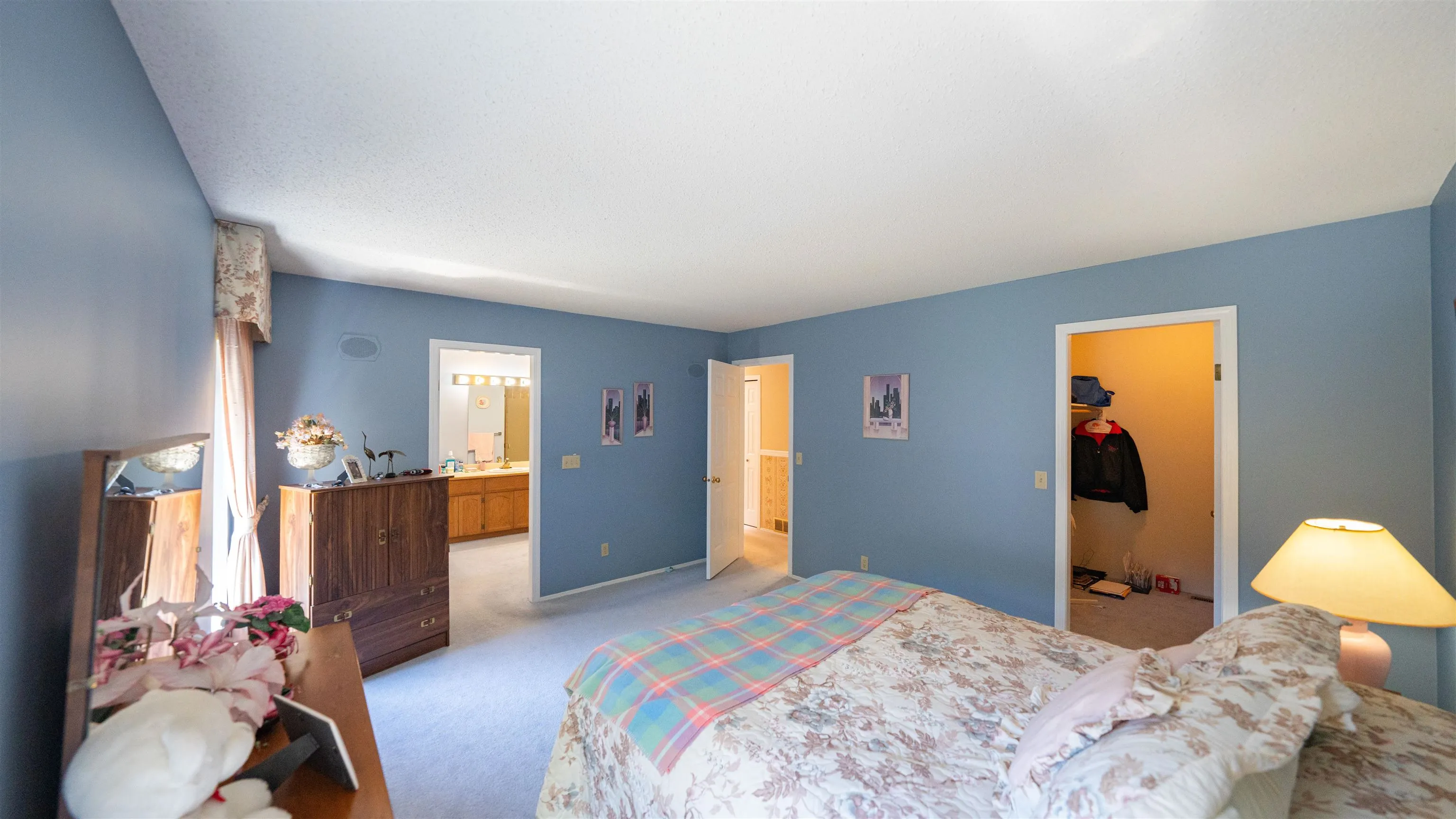 14076 19a Avenue