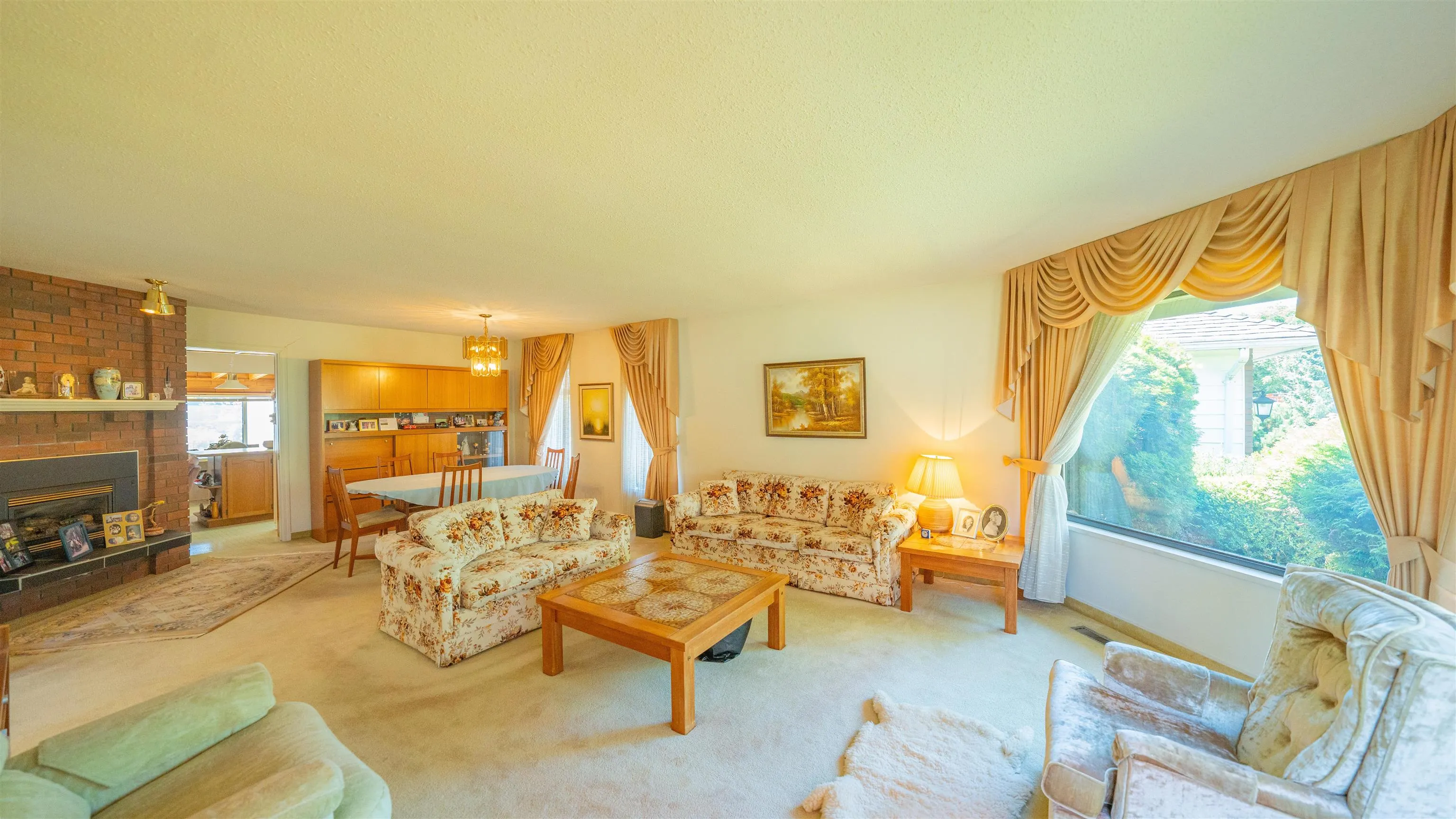14076 19a Avenue