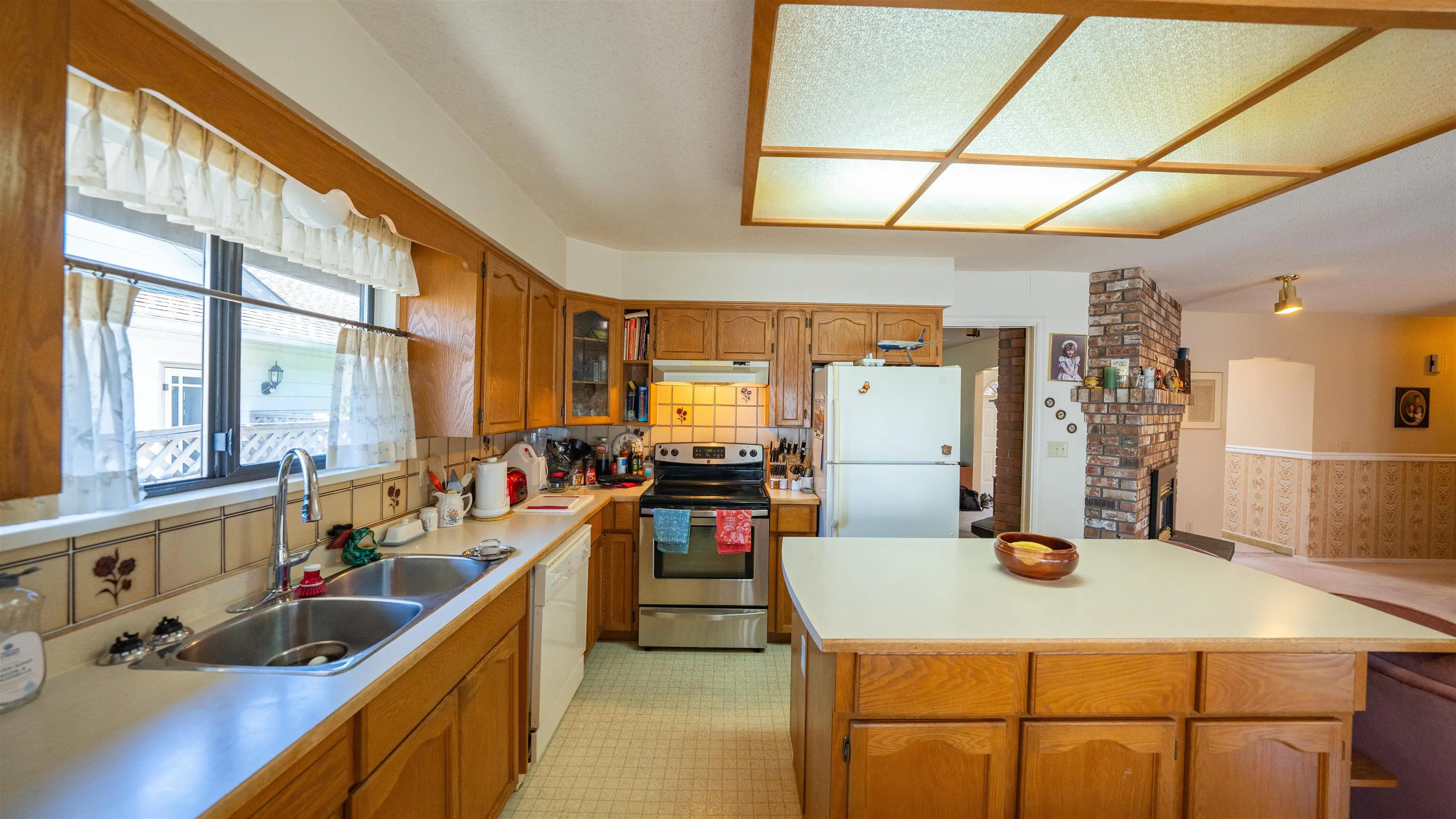 14076 19a Avenue