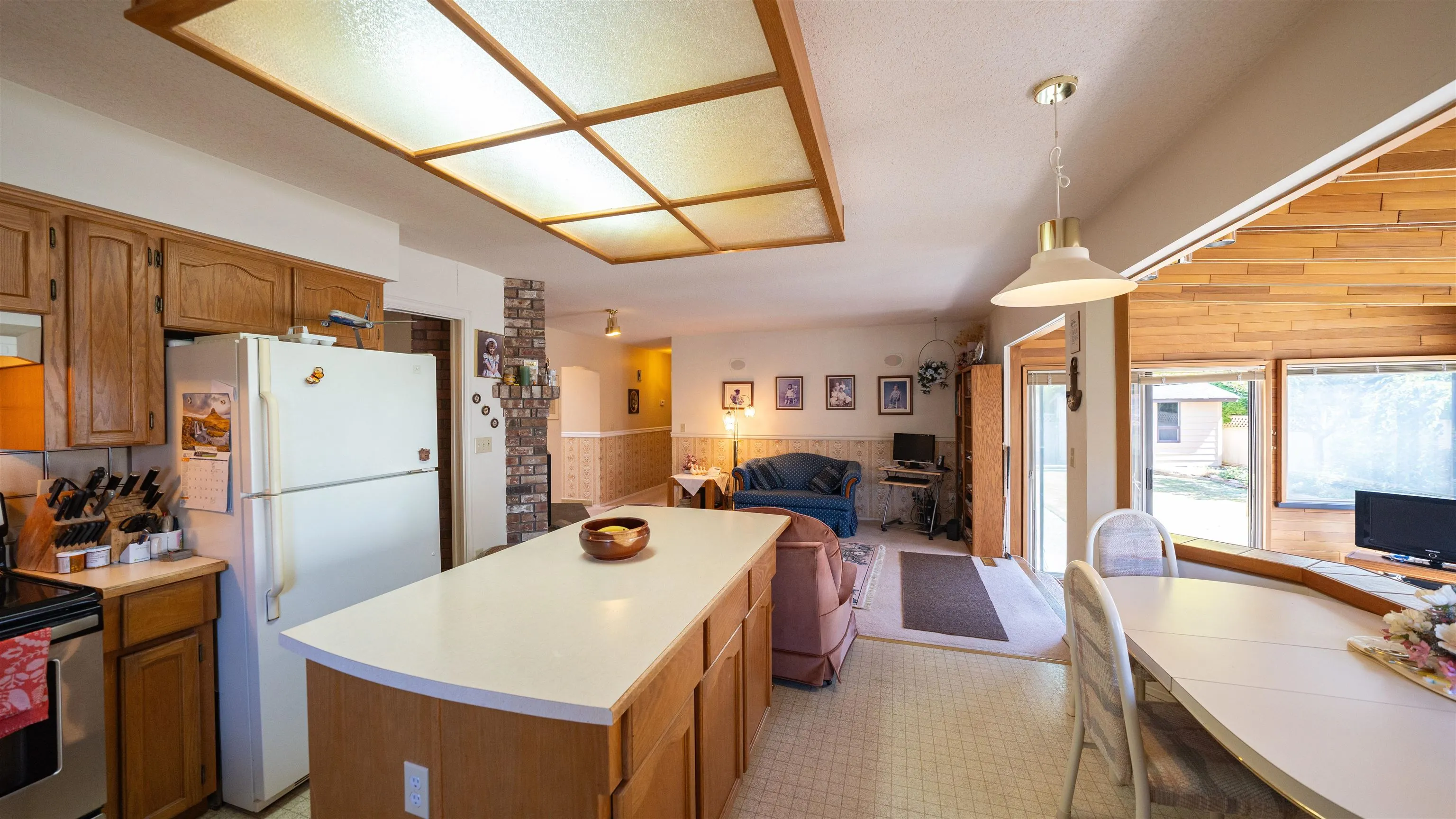 14076 19a Avenue