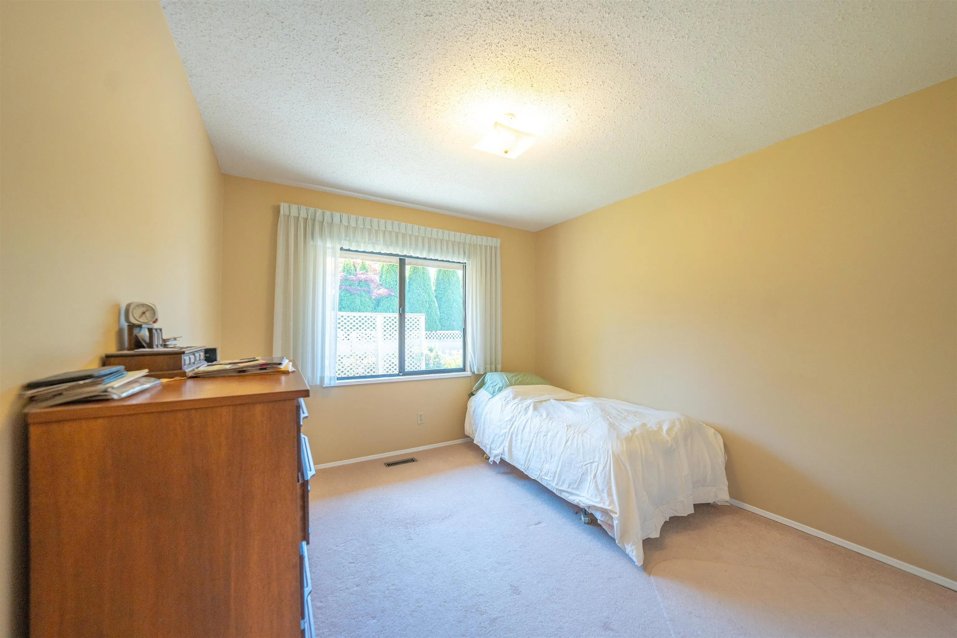 14076 19a Avenue