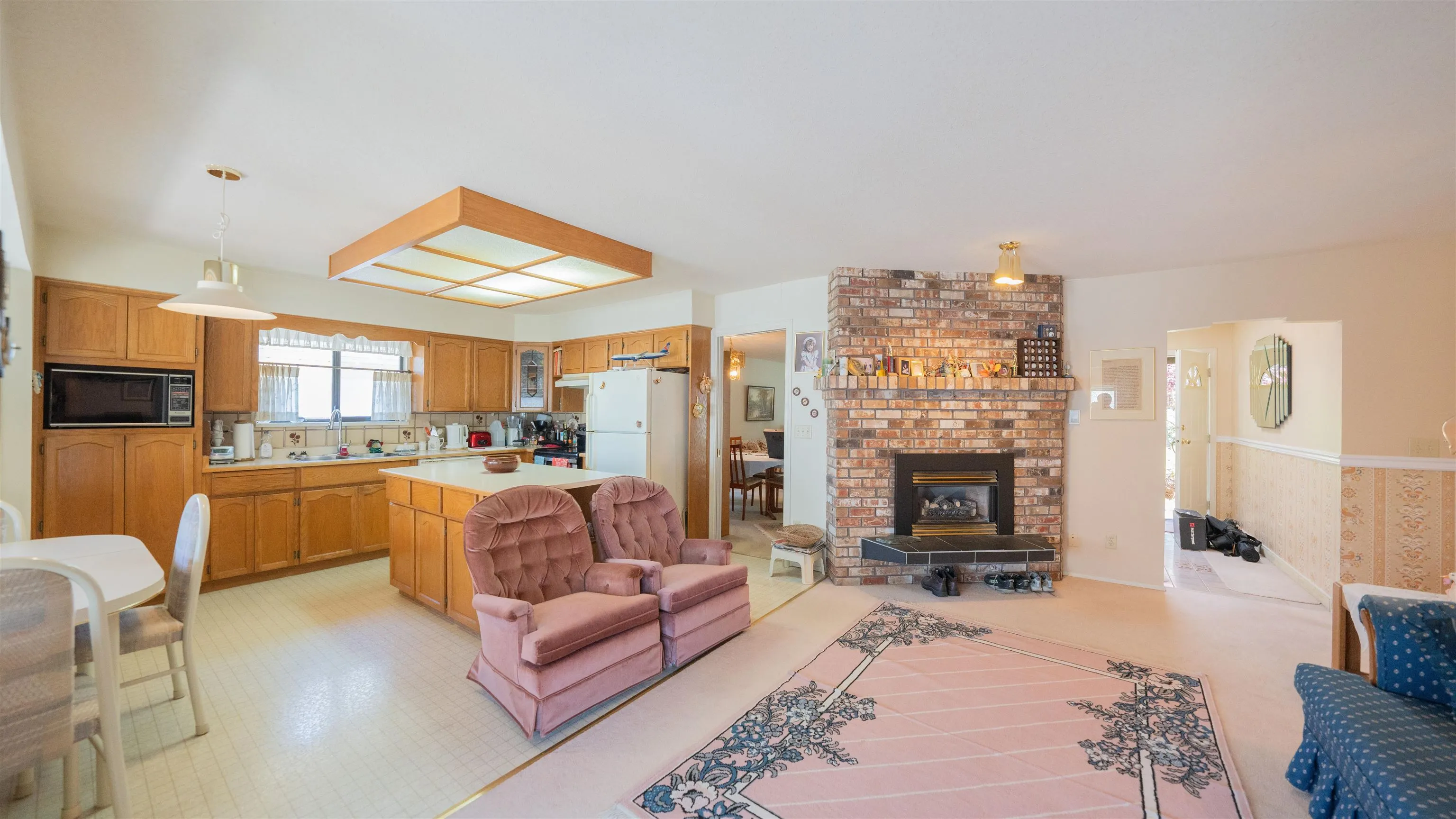 14076 19a Avenue