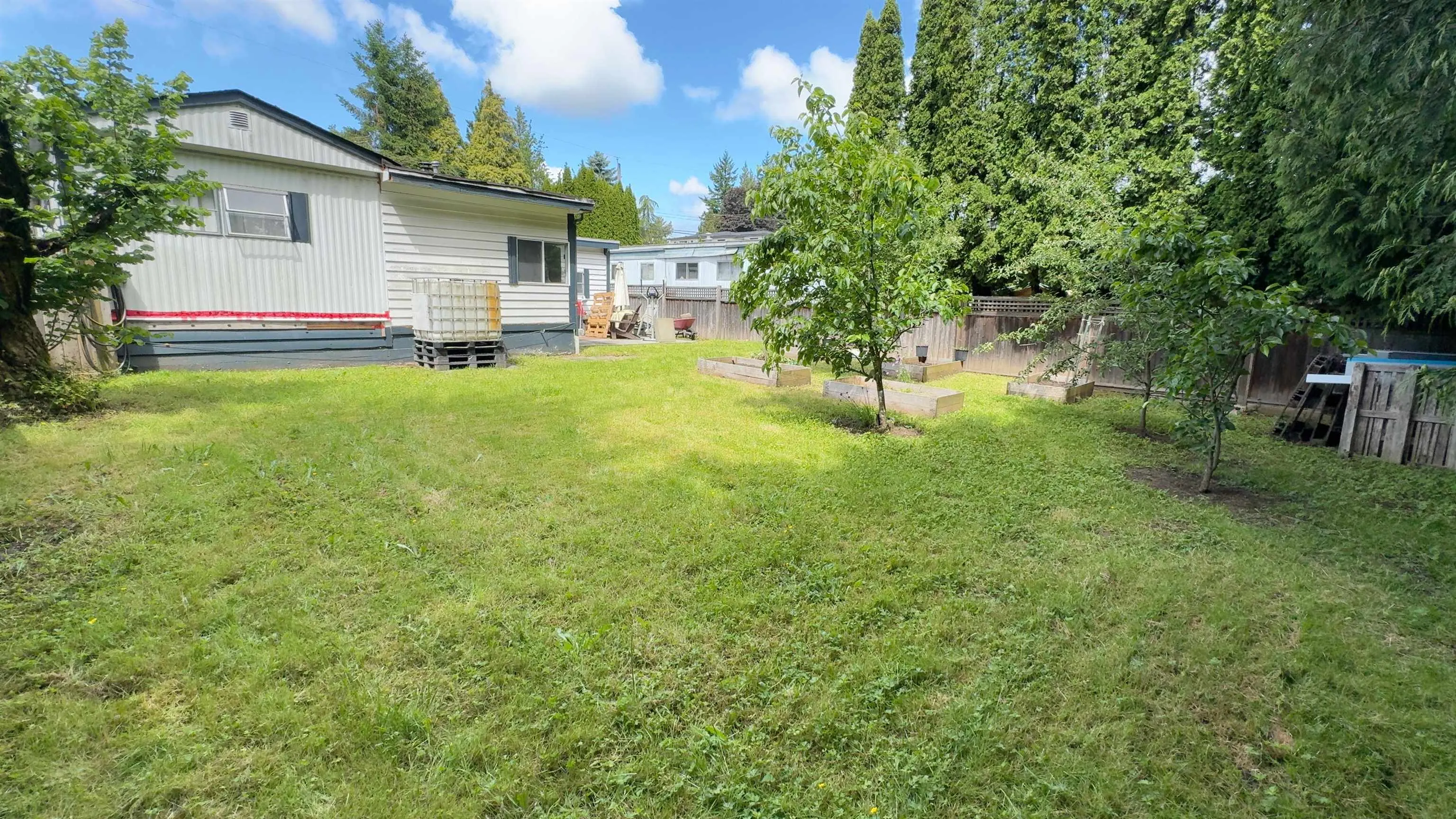 2104 Oakridge Crescent