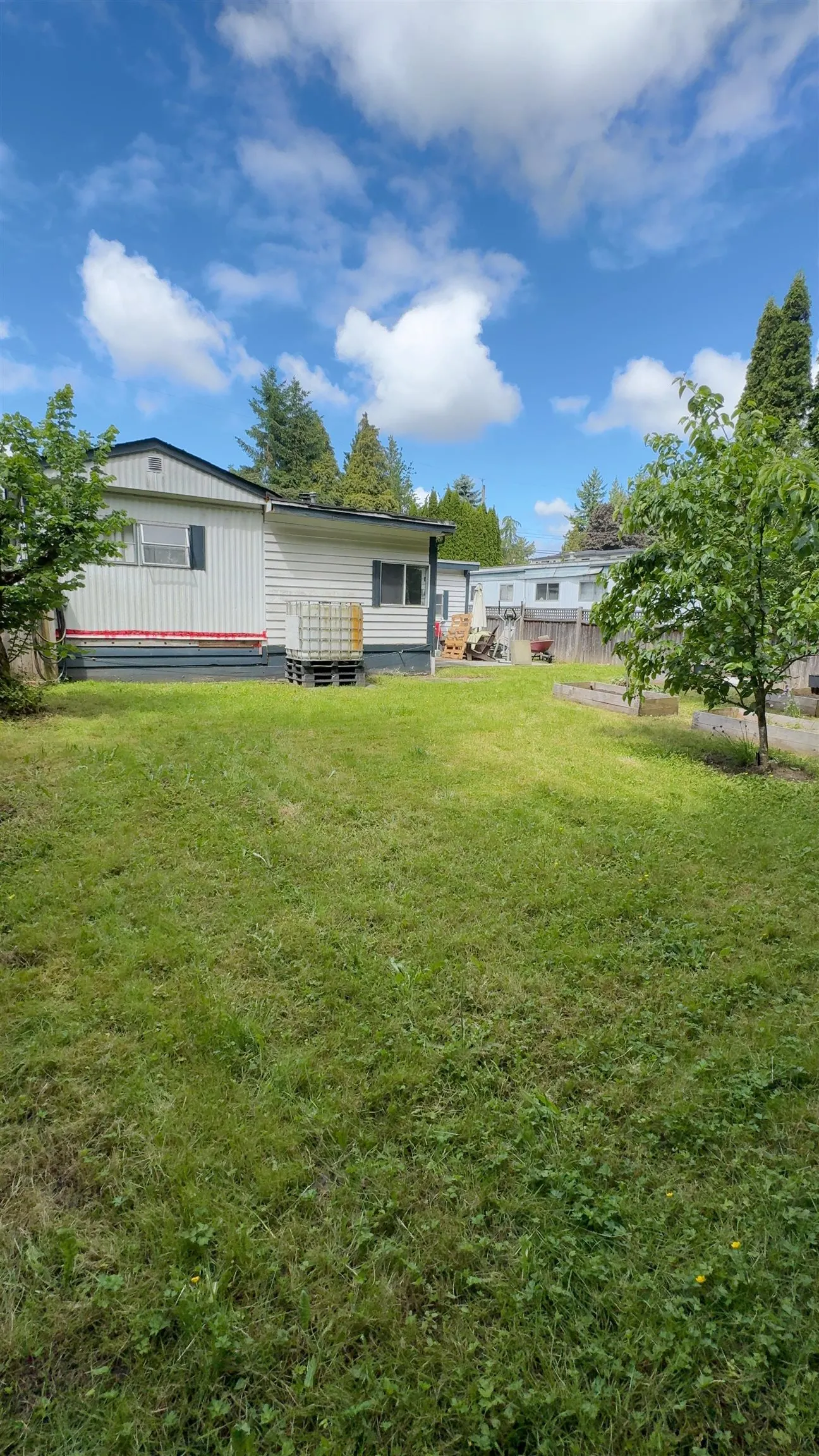 2104 Oakridge Crescent