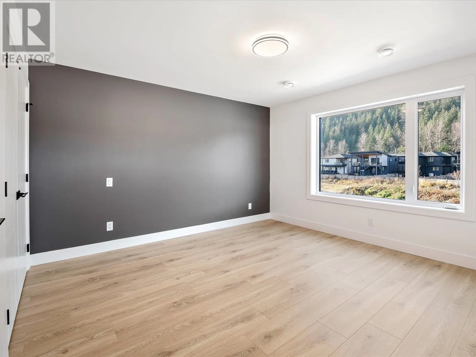 A 1007 Phare Crescent