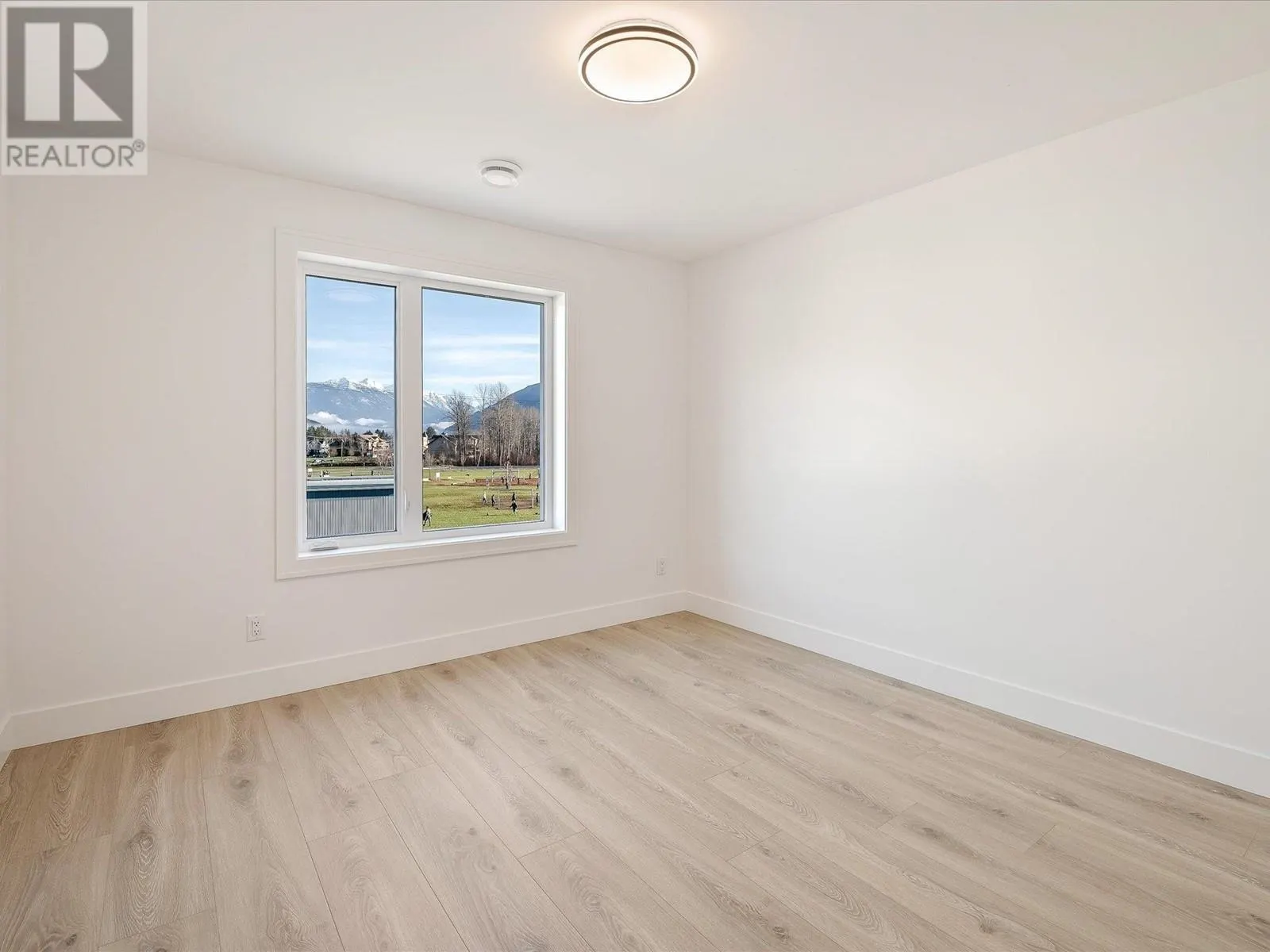 A 1007 Phare Crescent