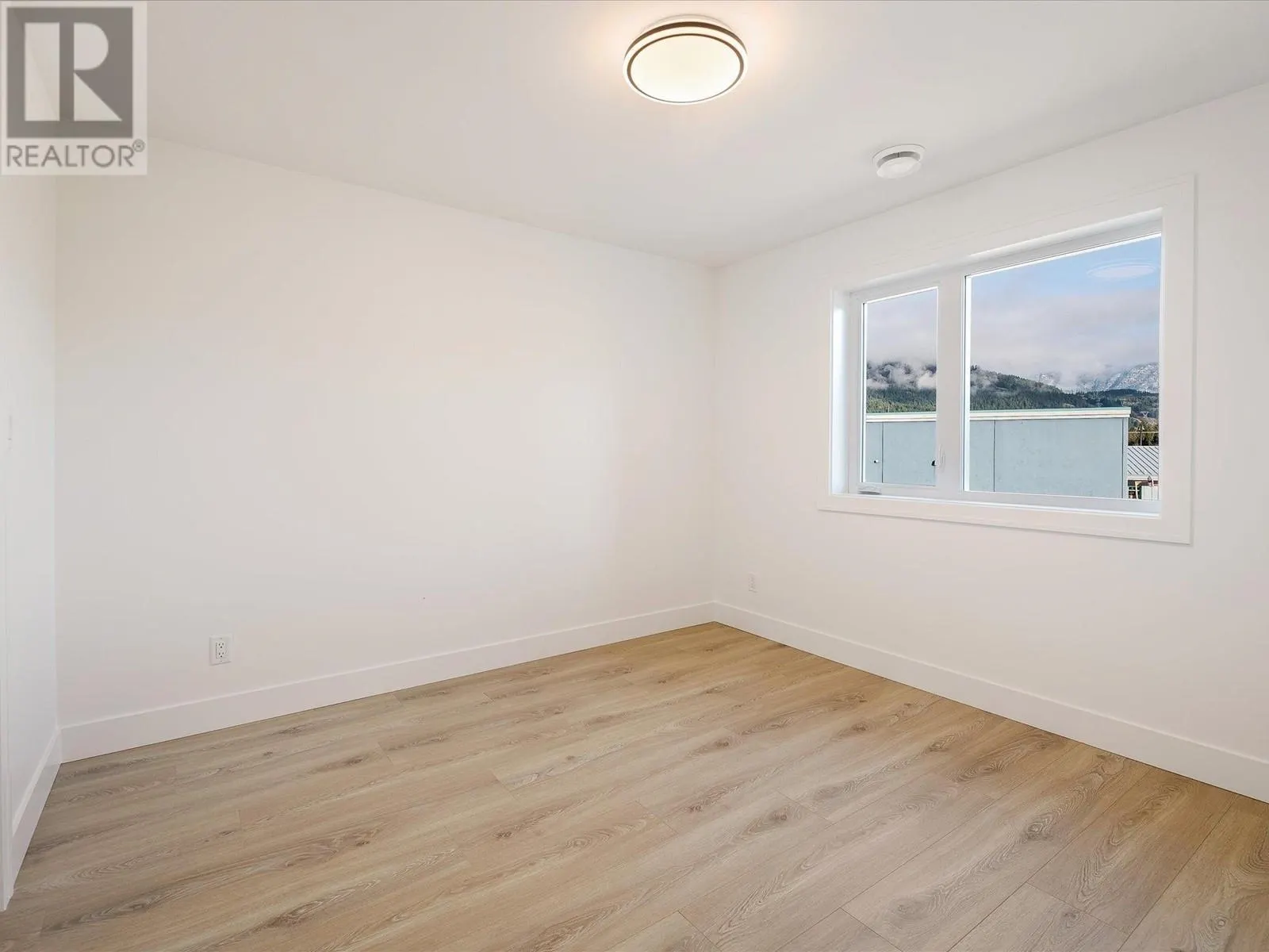 A 1007 Phare Crescent
