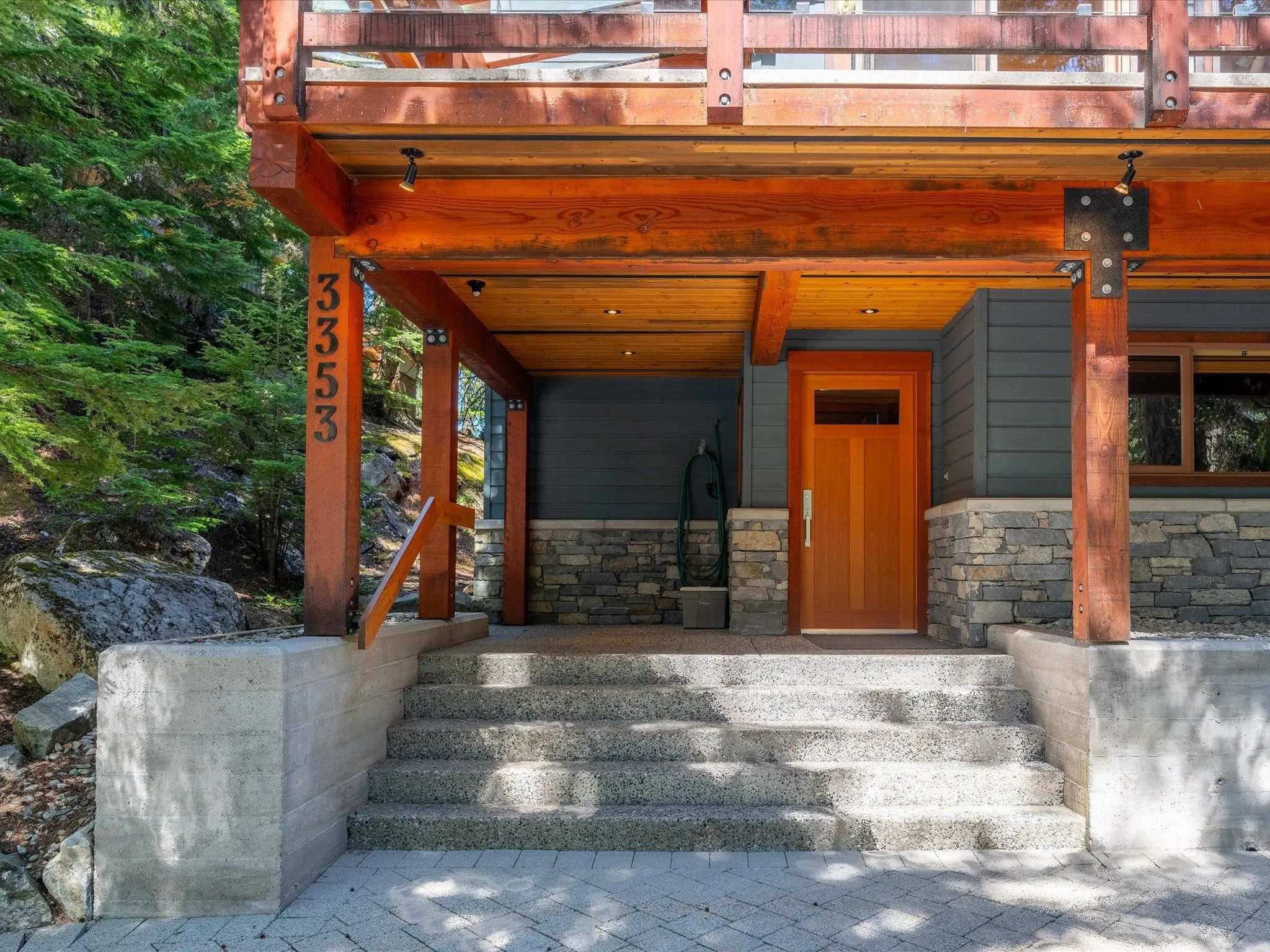 3353 Panorama Ridge