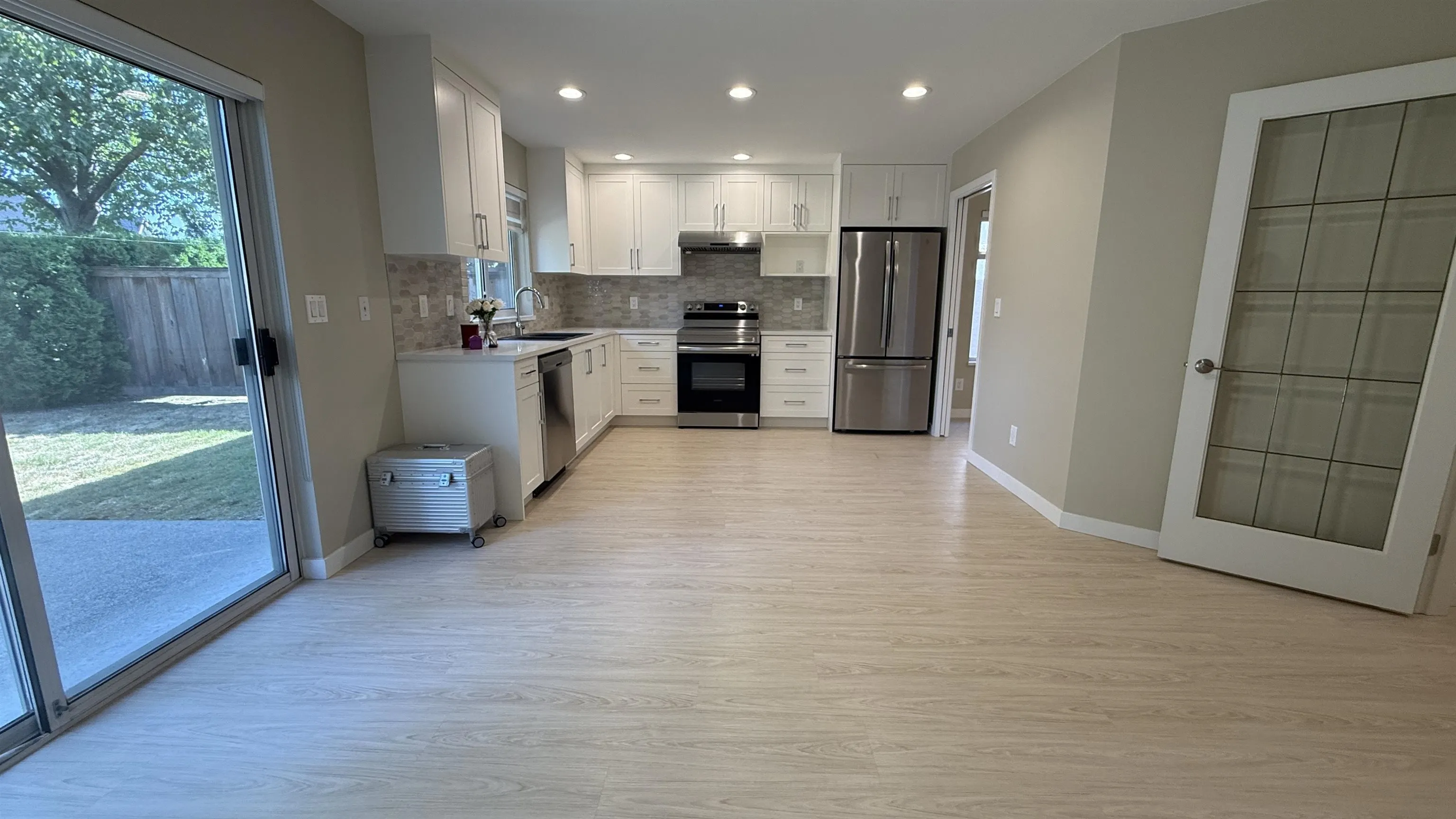 3 10000 Fisher Gate