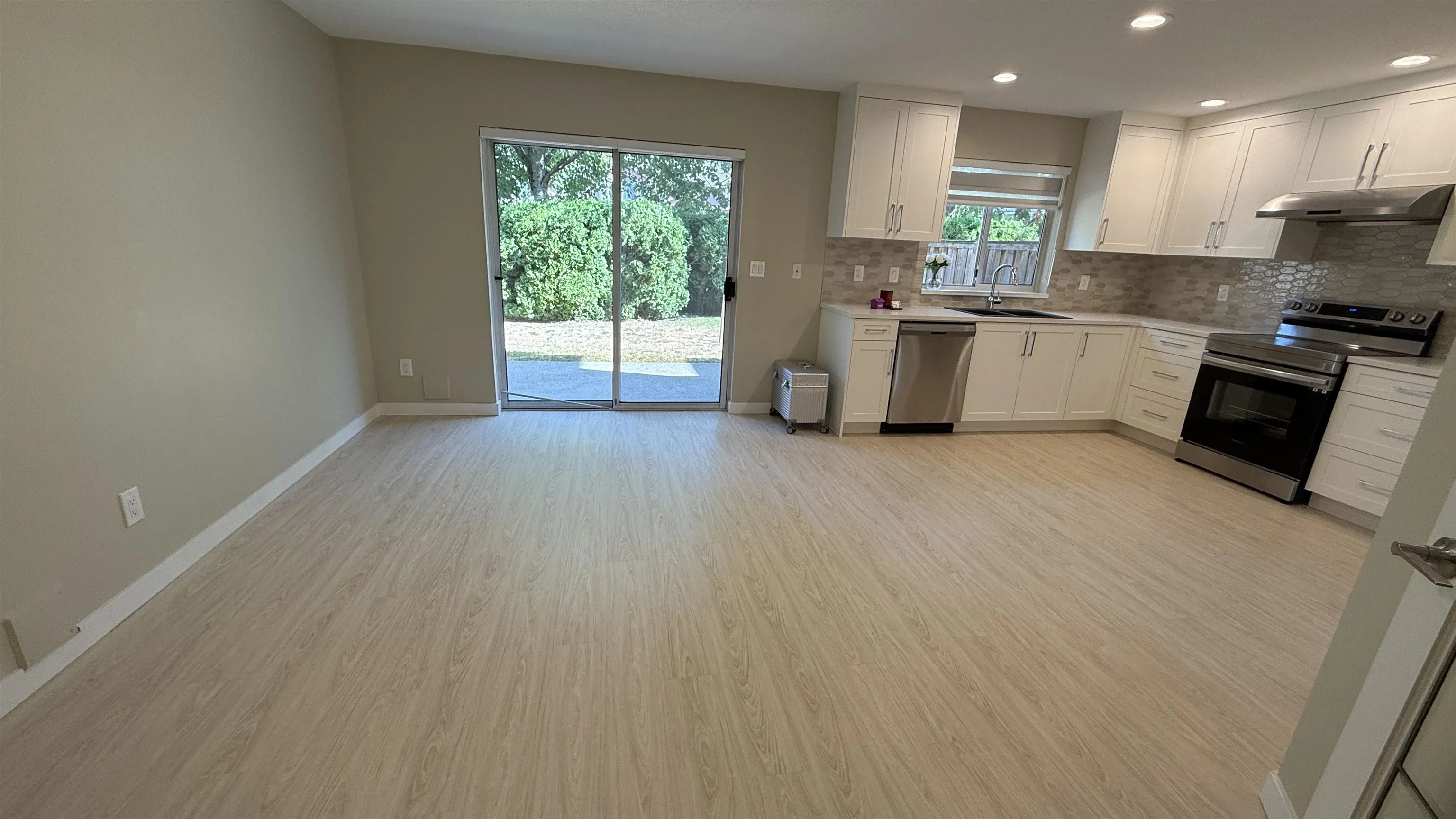 3 10000 Fisher Gate