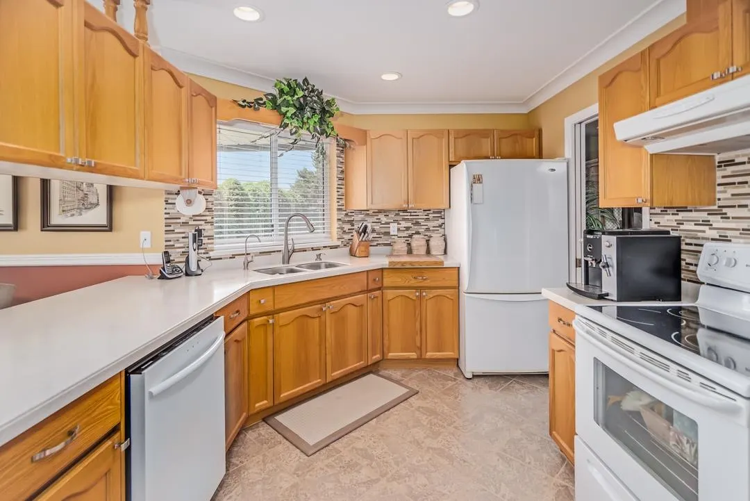 70 31406 Upper Maclure Road