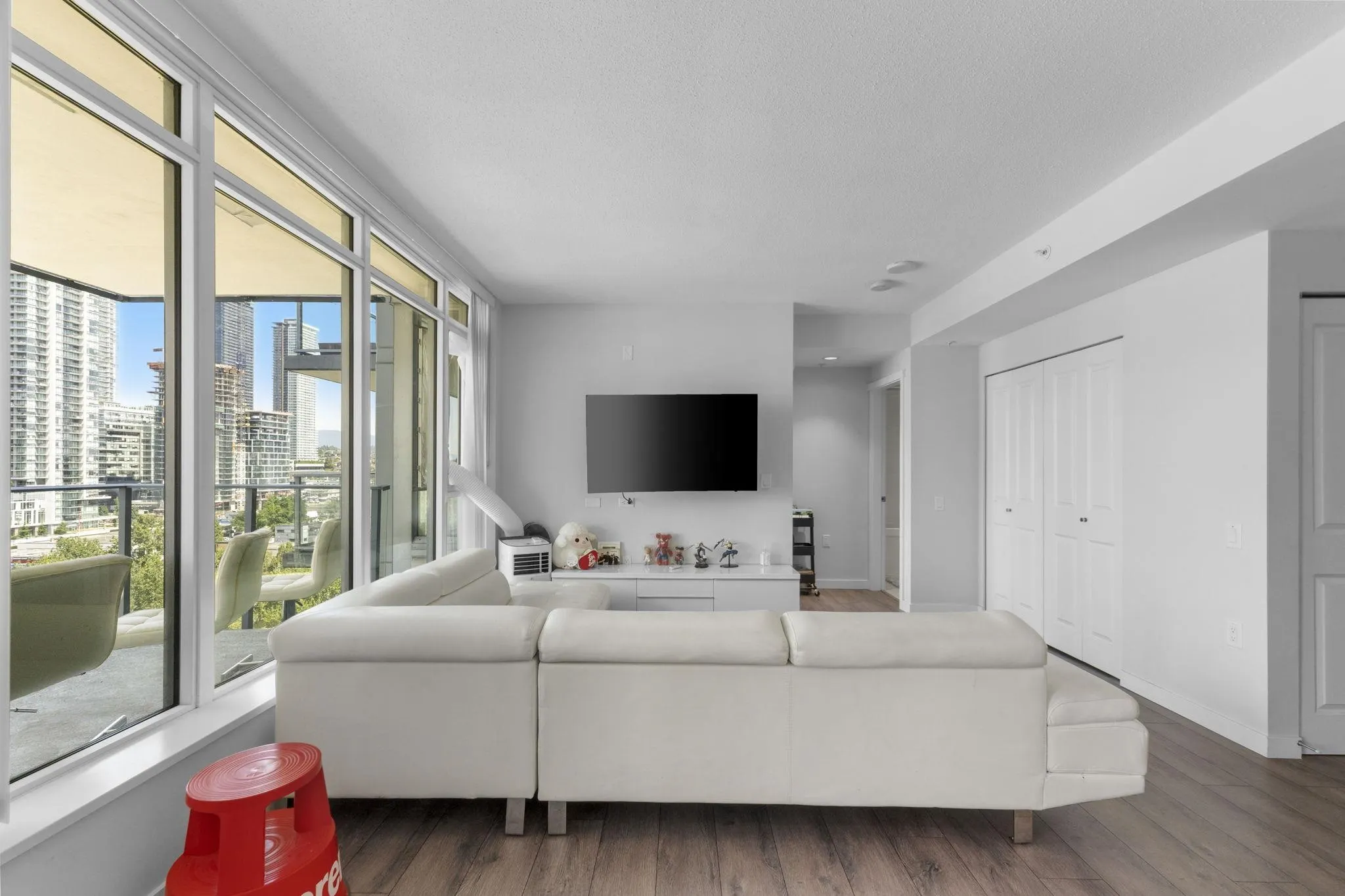 1607 2388 Madison Avenue