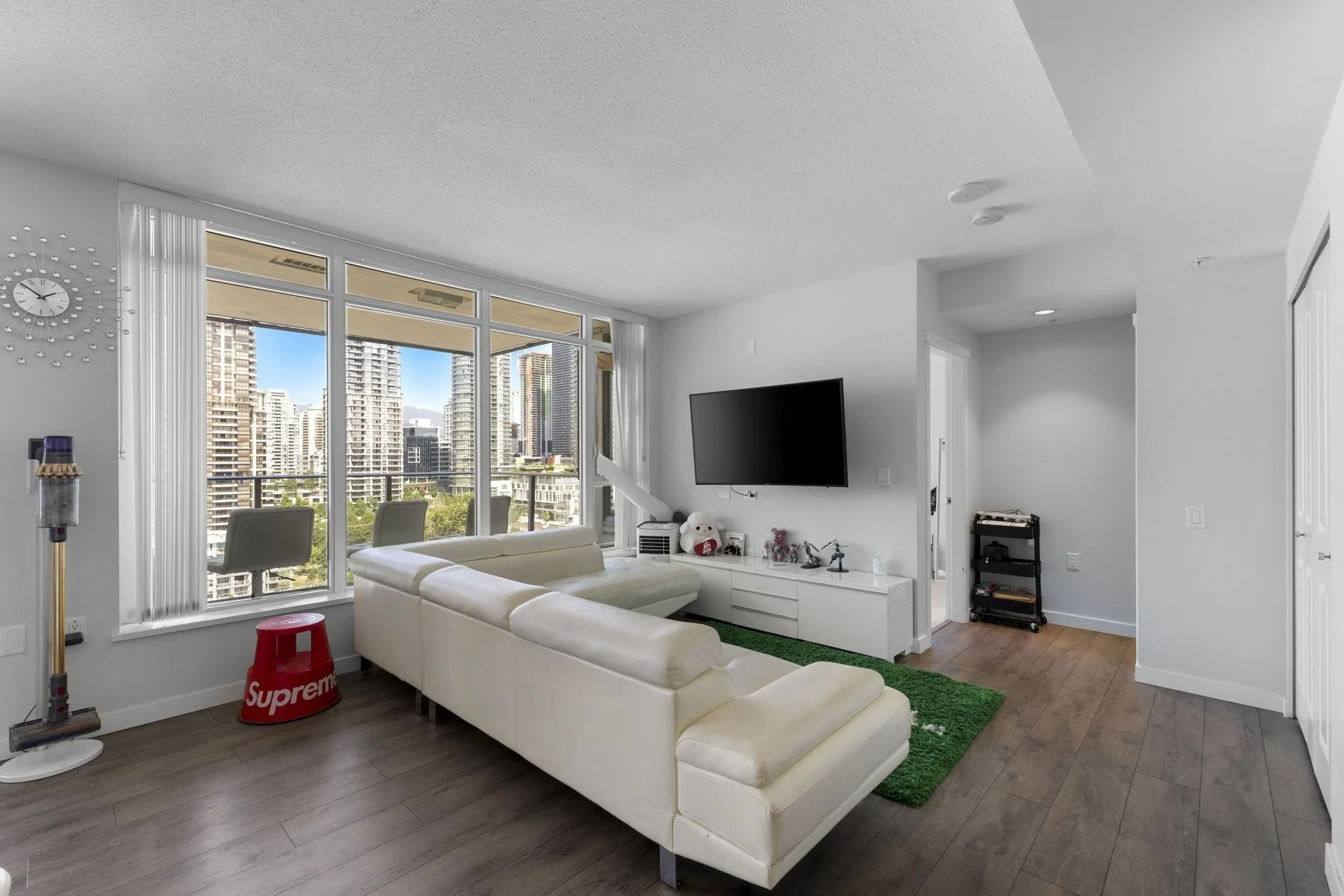 1607 2388 Madison Avenue