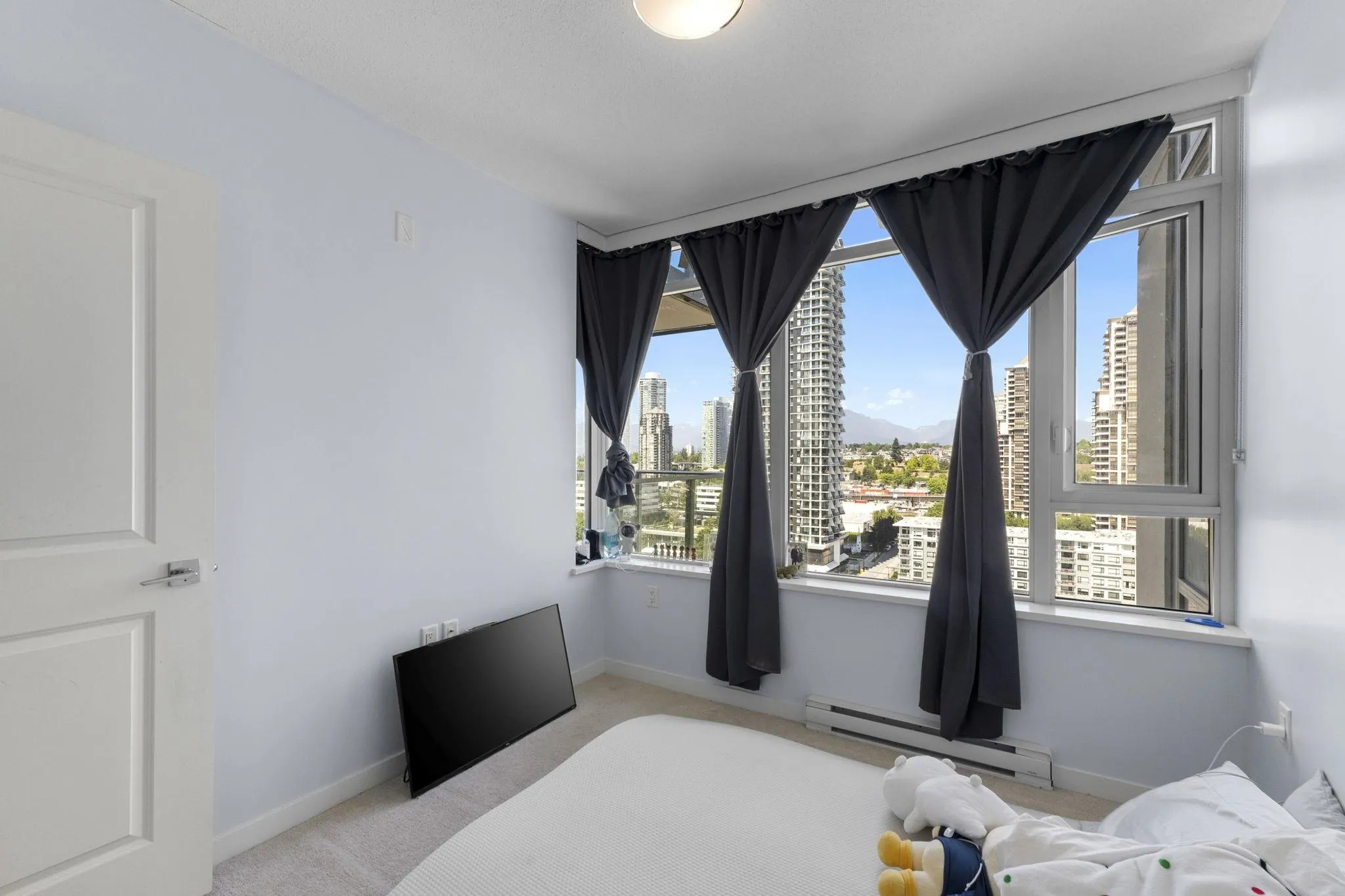 1607 2388 Madison Avenue